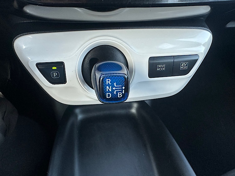 /mominautosales/2016-Toyota-Prius-34900560808902115.jpg