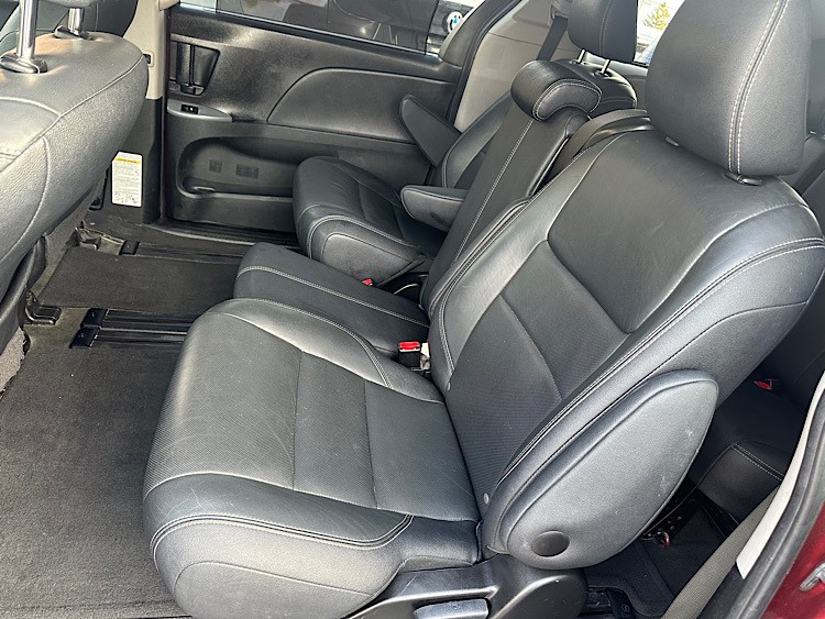 /mominautosales/2016-Toyota-Sienna-15465415407232763.jpg