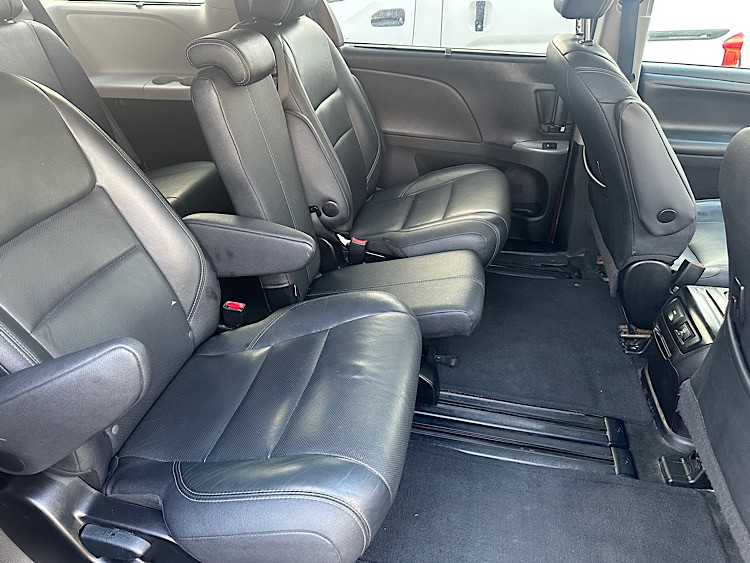 /mominautosales/2016-Toyota-Sienna-682369331360851.jpg