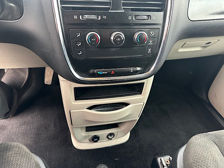 /mominautosales/2017-Dodge-GrandCaravan-1901725149449569.jpg