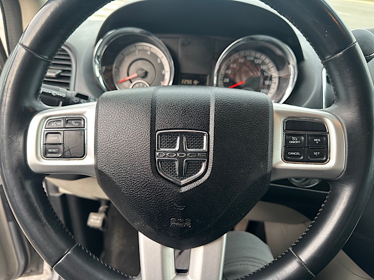 /mominautosales/2017-Dodge-GrandCaravan-32507150072749313.jpg