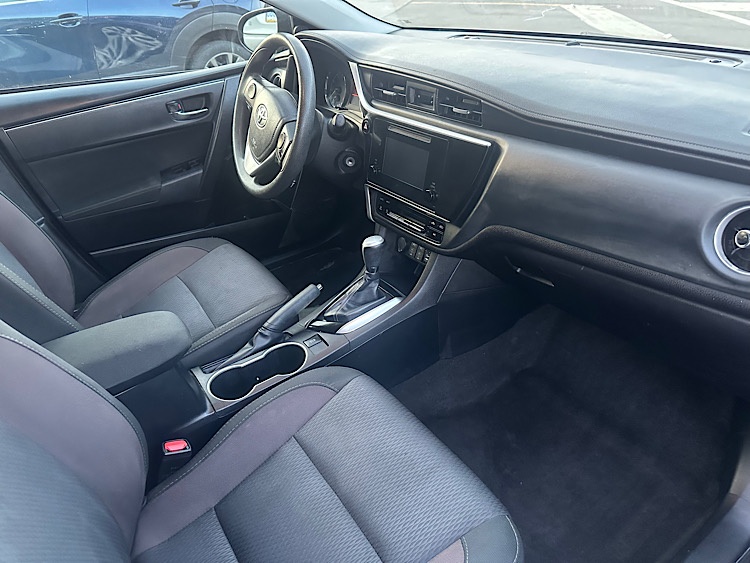 /mominautosales/2018-Toyota-Corolla-18832999367469383.jpg