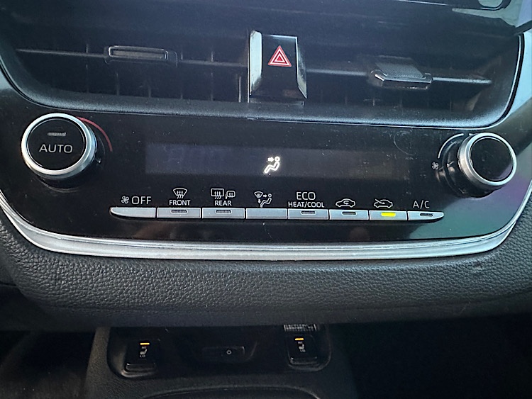 /mominautosales/2020-Toyota-Corolla-48522607916247895.jpg