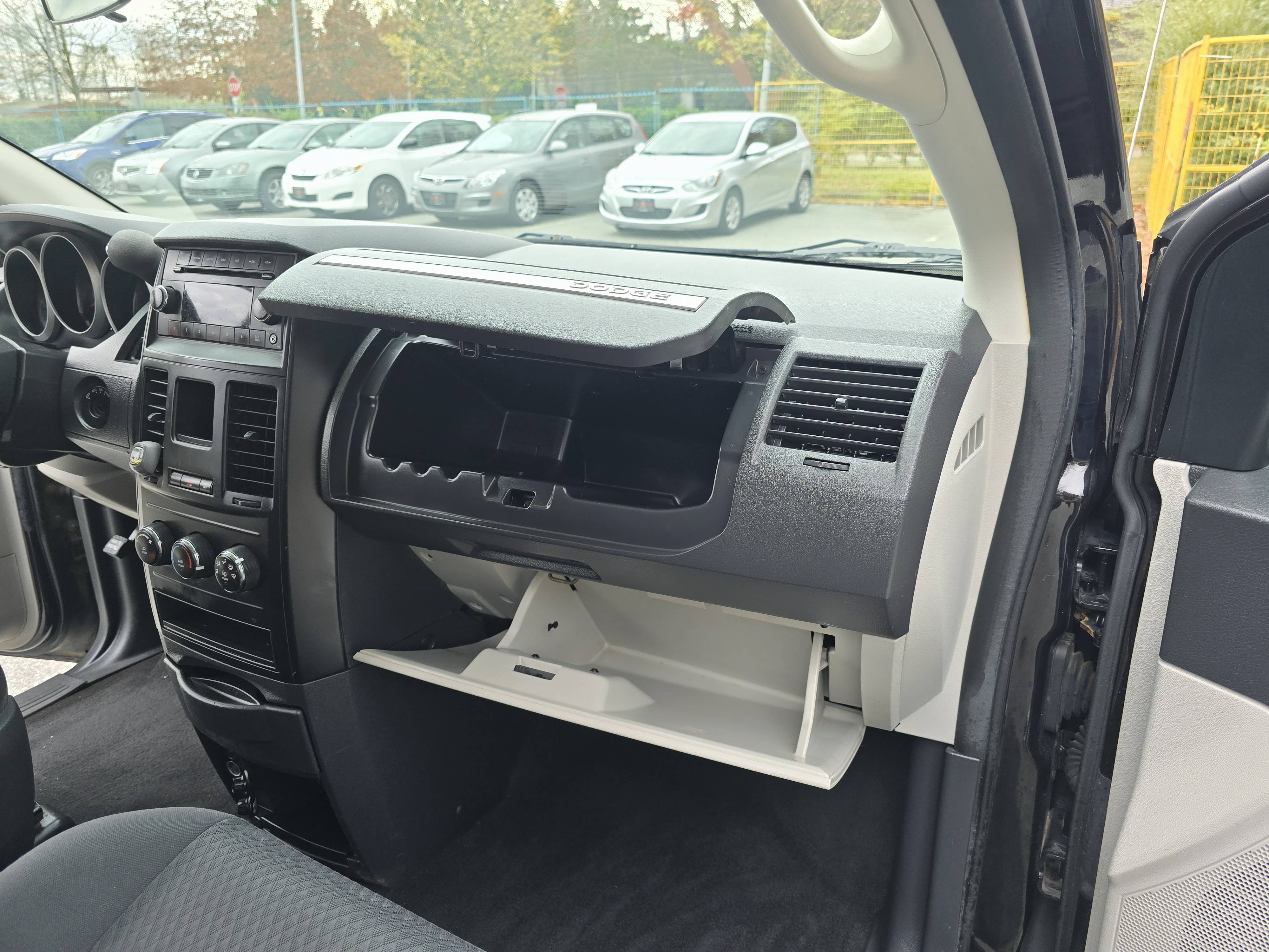 /moryaautosltd/2010-Dodge-GrandCara-05997445192537576.jpg