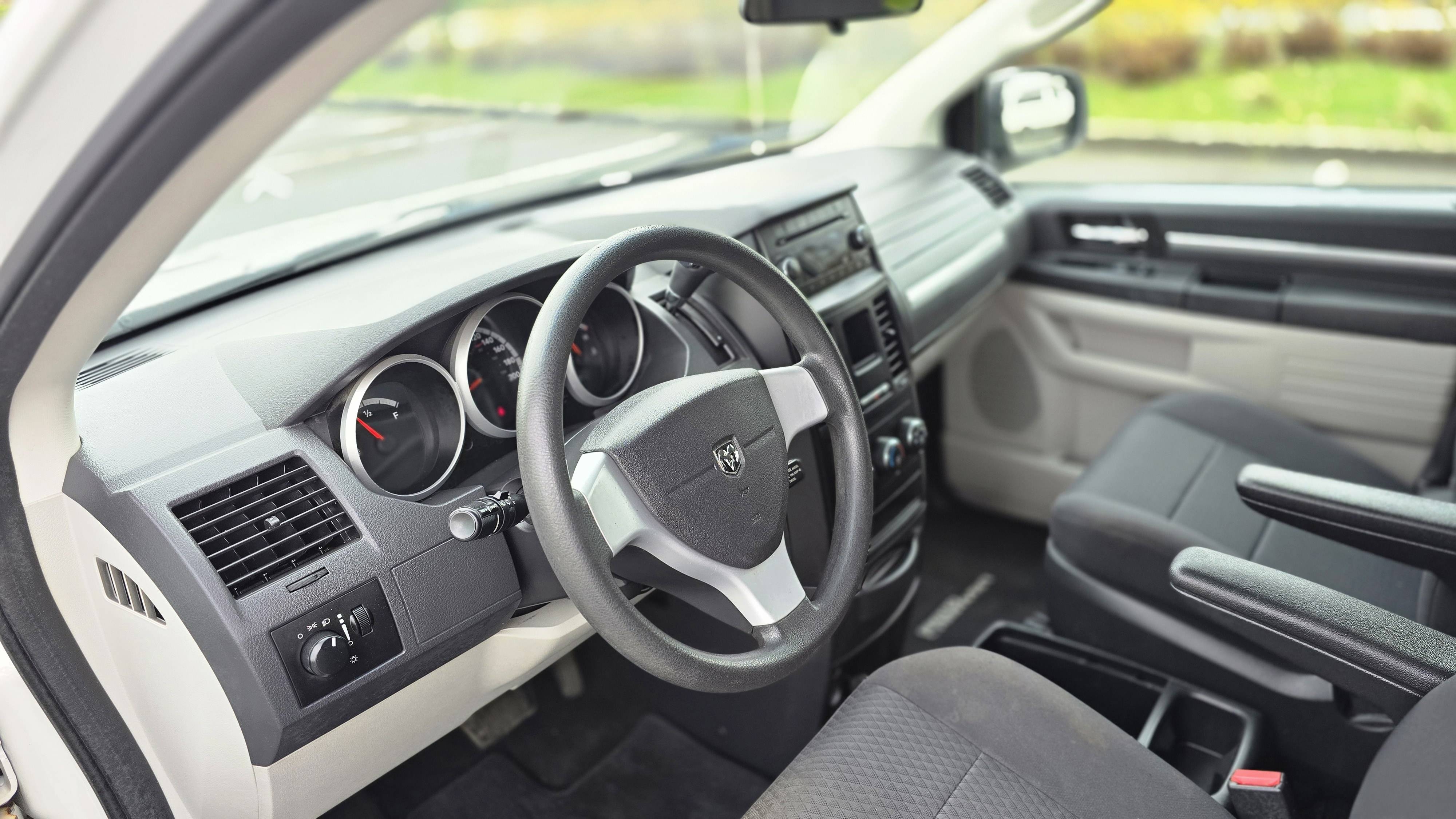 /moryaautosltd/2010-Dodge-GrandCaravan-05887225538604701.jpg