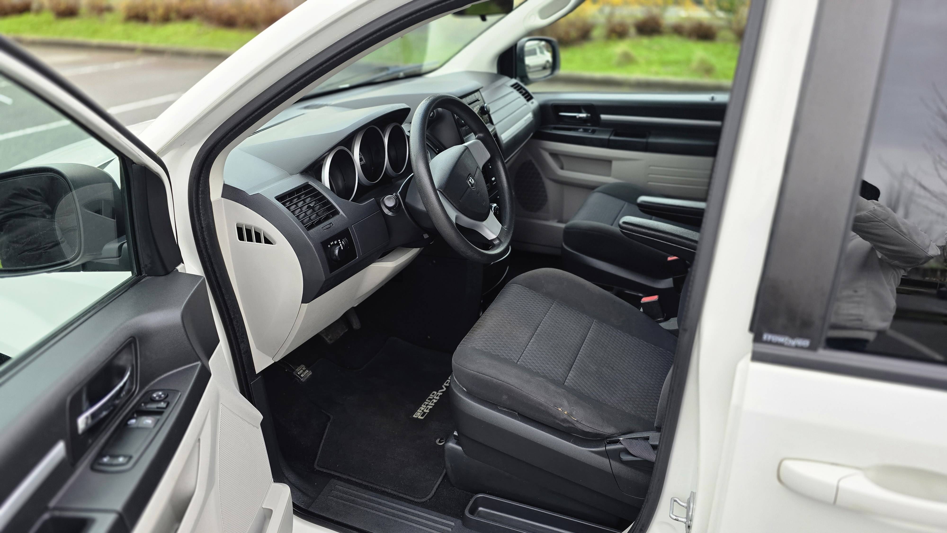 /moryaautosltd/2010-Dodge-GrandCaravan-16757955024470017.jpg