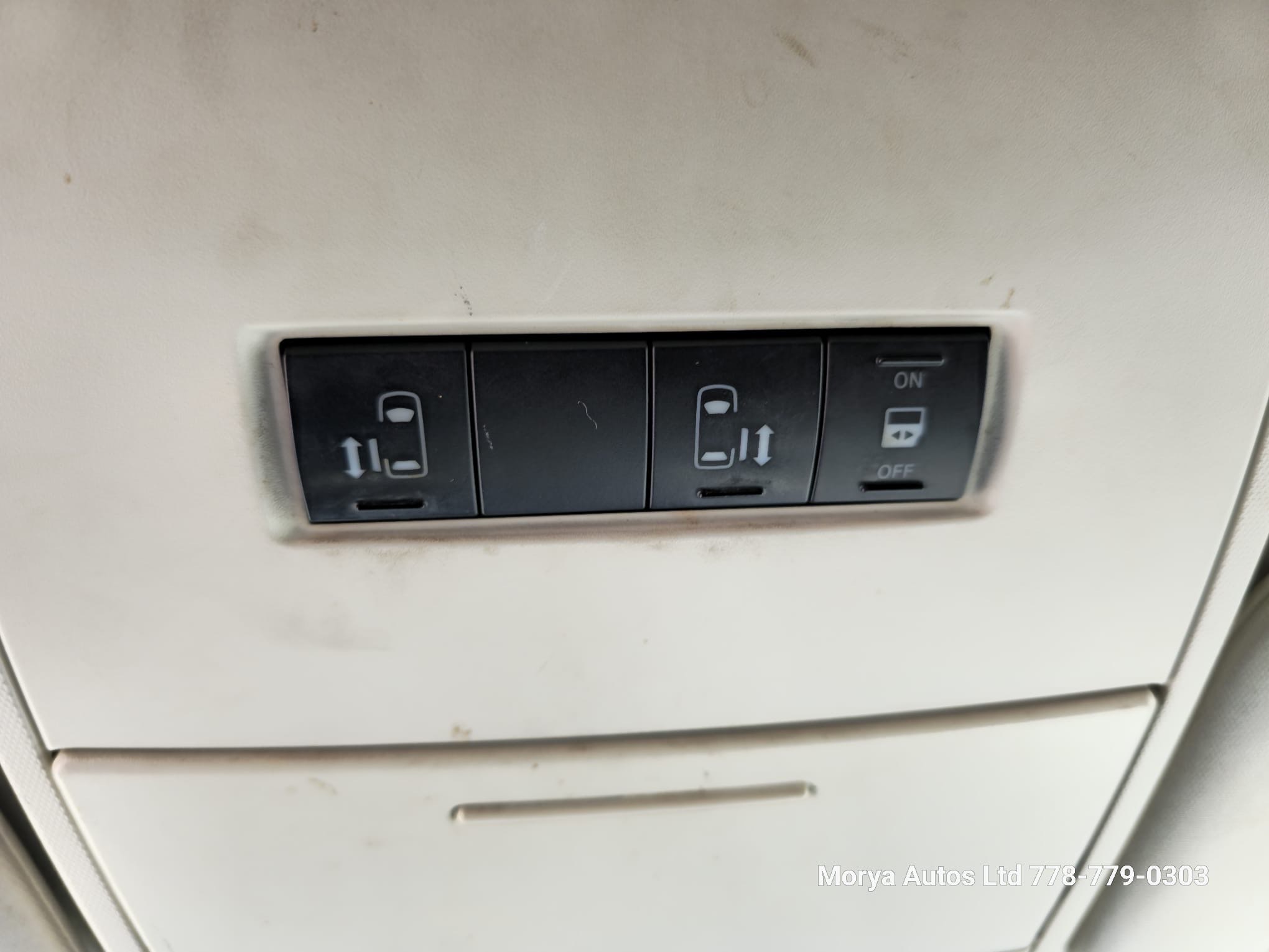 /moryaautosltd/2010-Volkswagen-Routan-21281192928653647.jpg