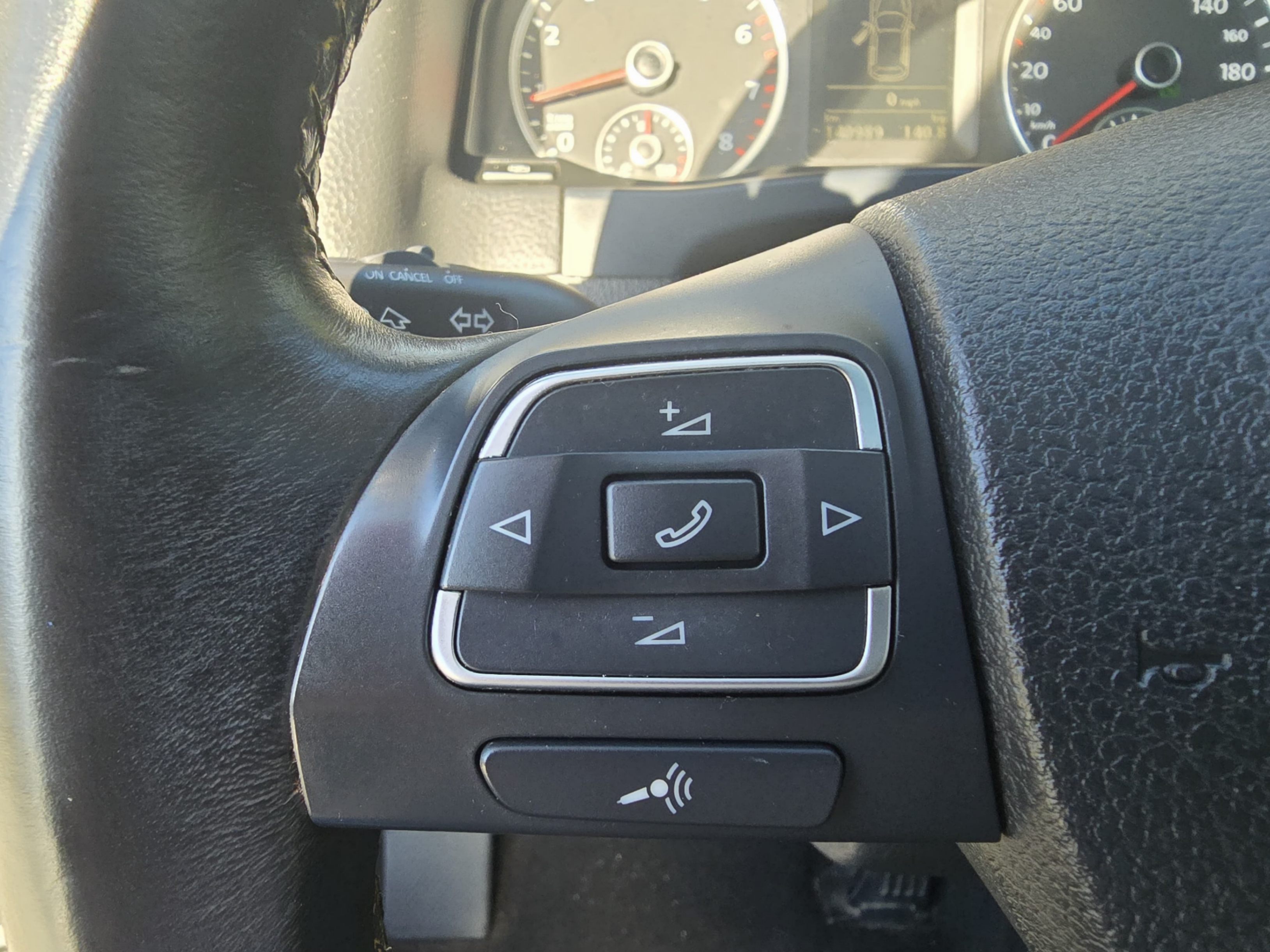 /moryaautosltd/2011-Volkswagen-Tiguan-22612143131158402.jpg