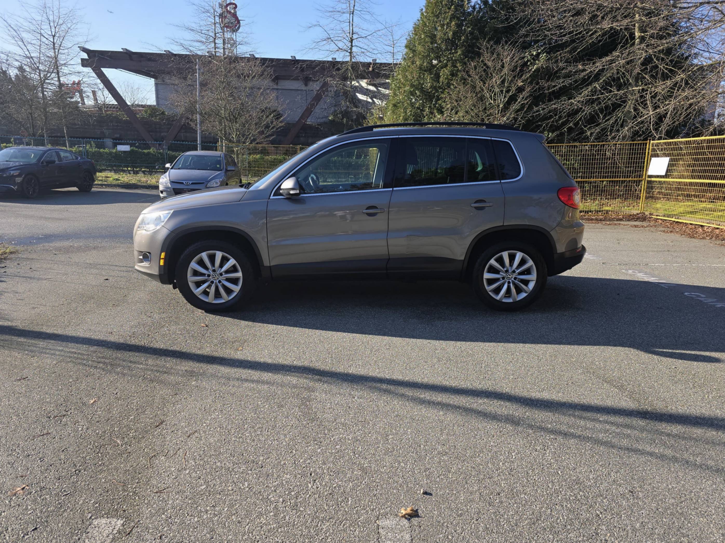 /moryaautosltd/2011-Volkswagen-Tiguan-5379913462751083.jpg