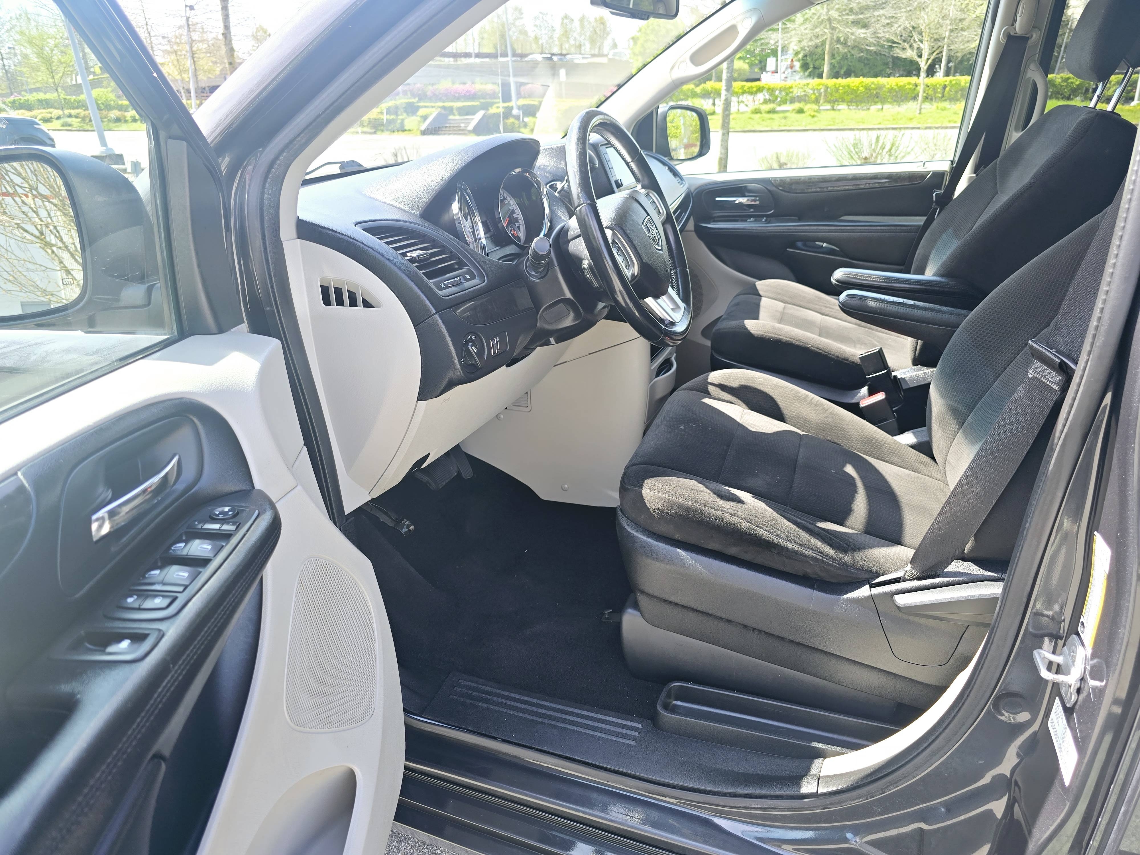 /moryaautosltd/2012-Dodge-GrandCaravan-06941190908376416.jpg