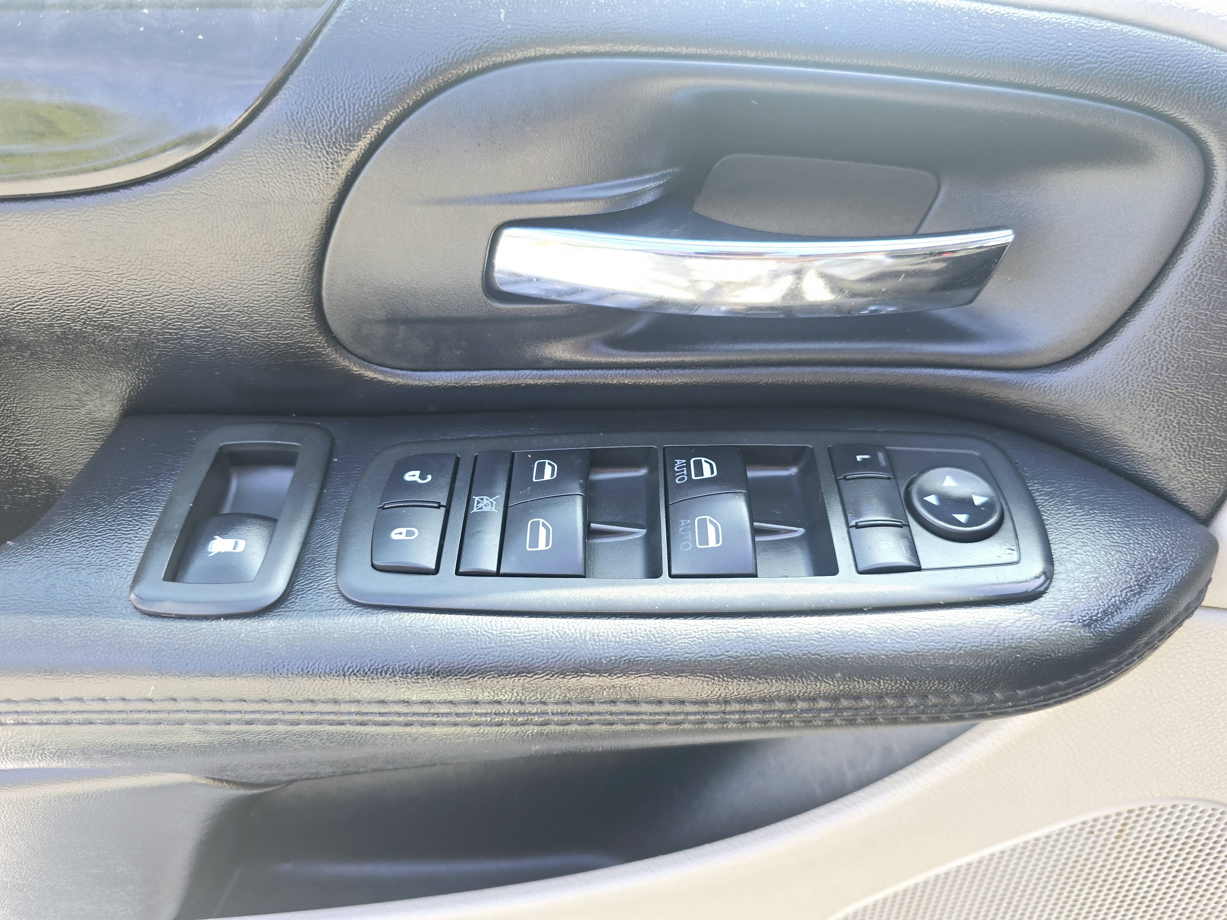 /moryaautosltd/2012-Dodge-GrandCaravan-7527324637714203.jpg
