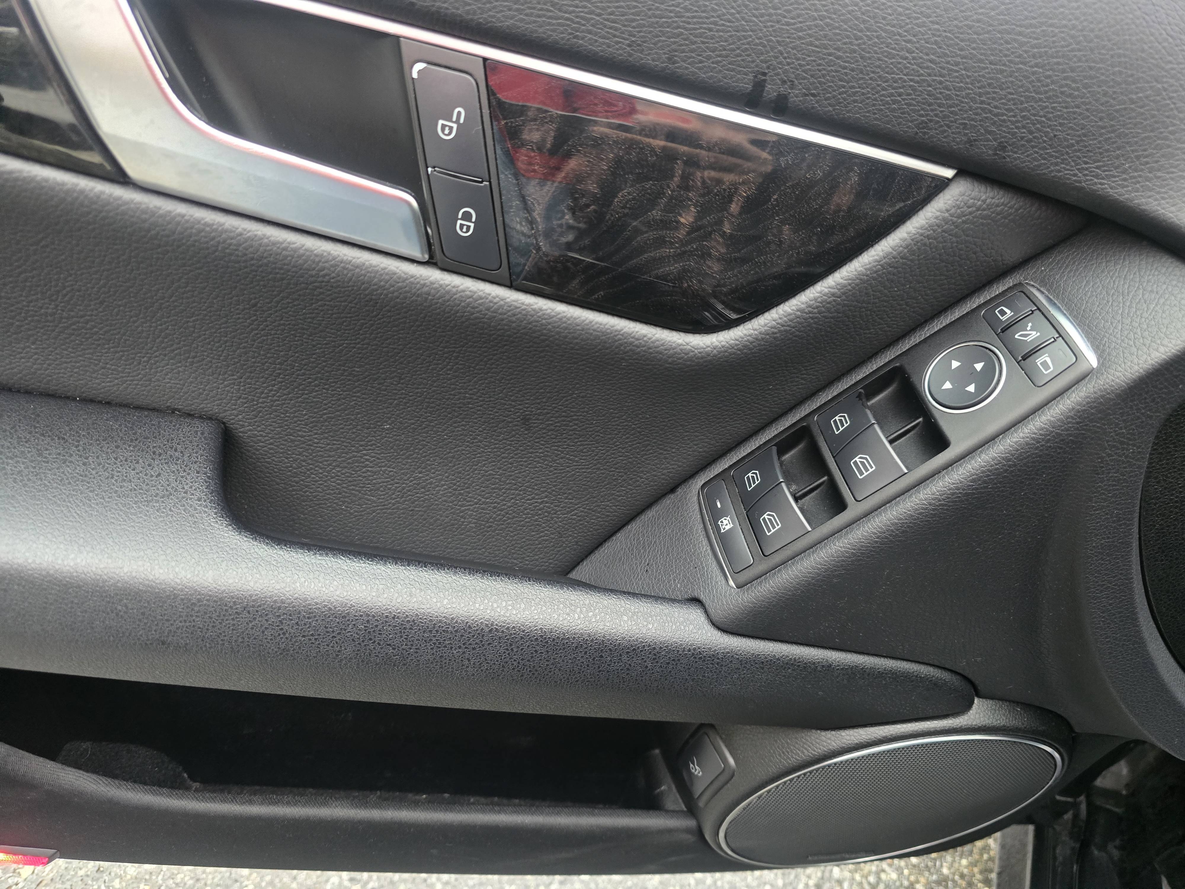 /moryaautosltd/2012-Mercedes-Benz-C-Class-069394592381399.jpg