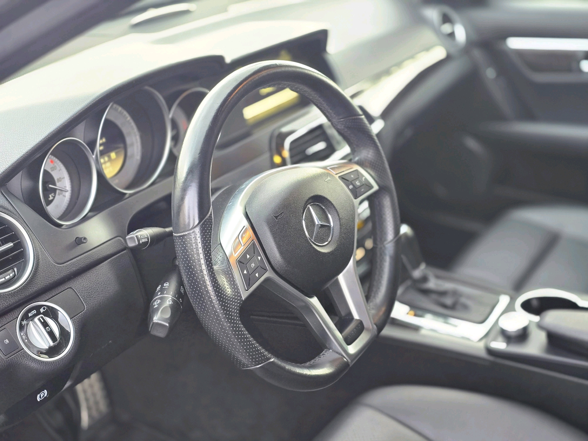 /moryaautosltd/2012-Mercedes-Benz-C-Class-8935946757496378.jpg