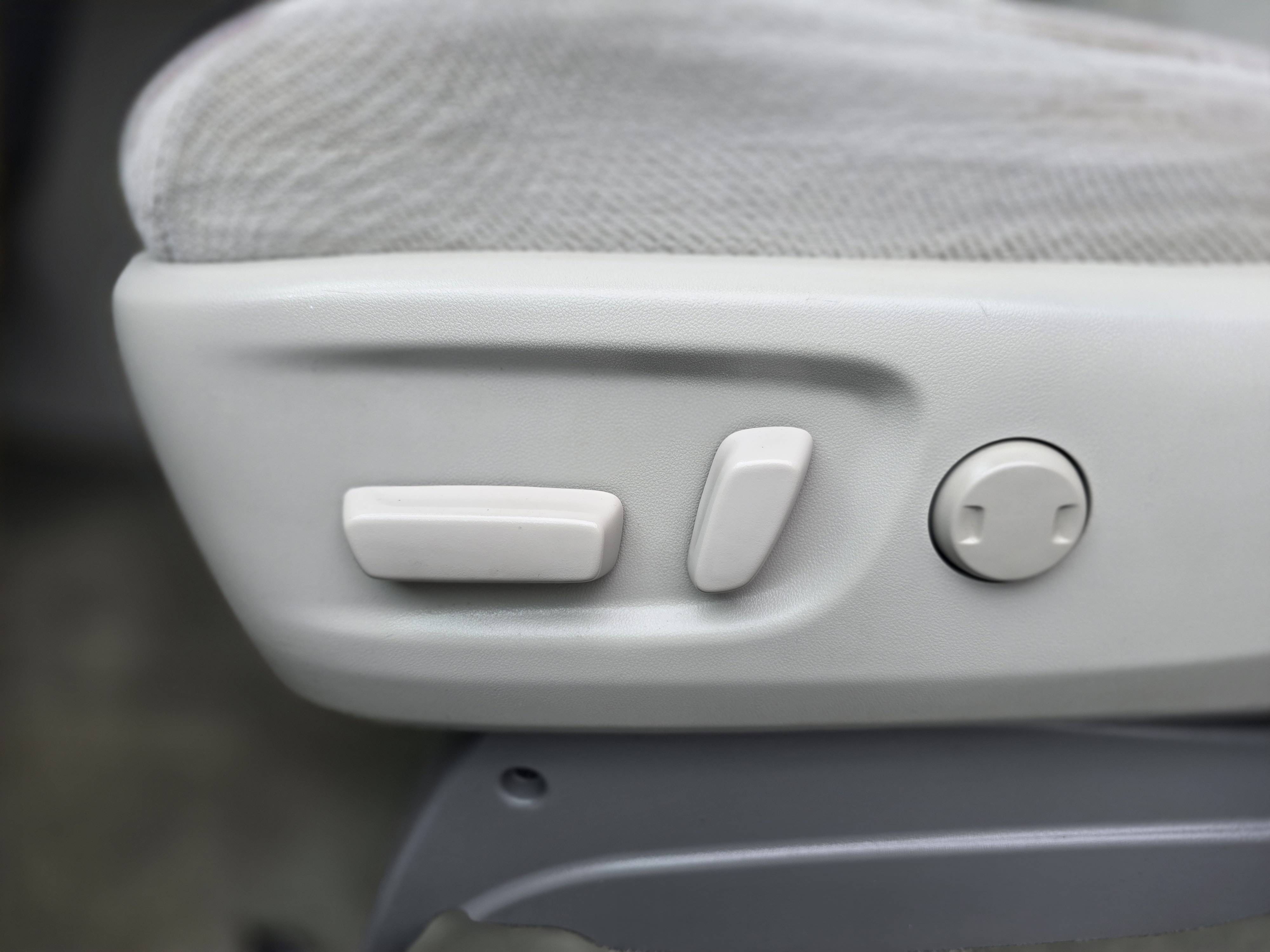 /moryaautosltd/2012-Toyota-Sienna-149432251392829.jpg