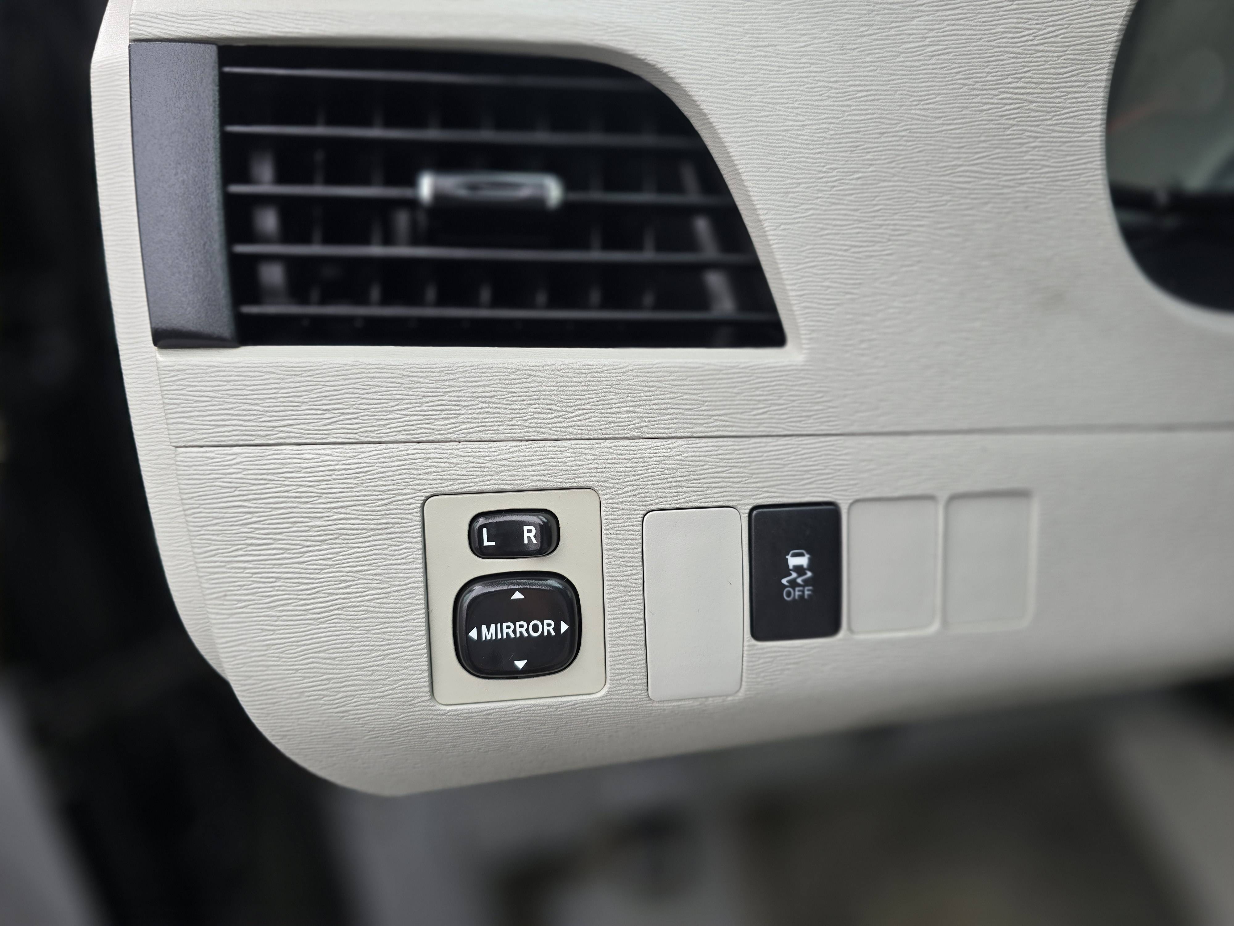 /moryaautosltd/2012-Toyota-Sienna-49921642129180266.jpg