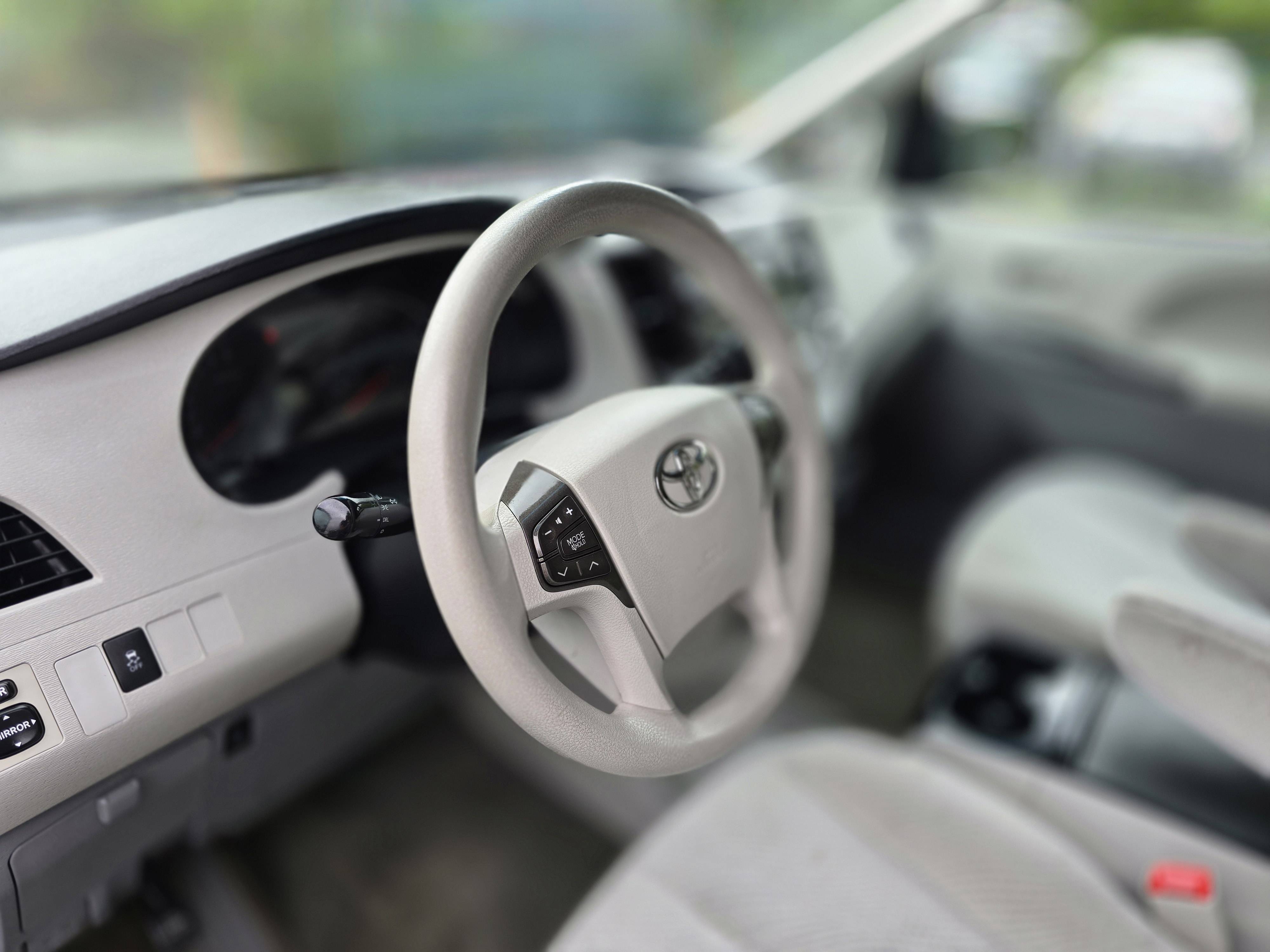 /moryaautosltd/2012-Toyota-Sienna-5156899771077212.jpg