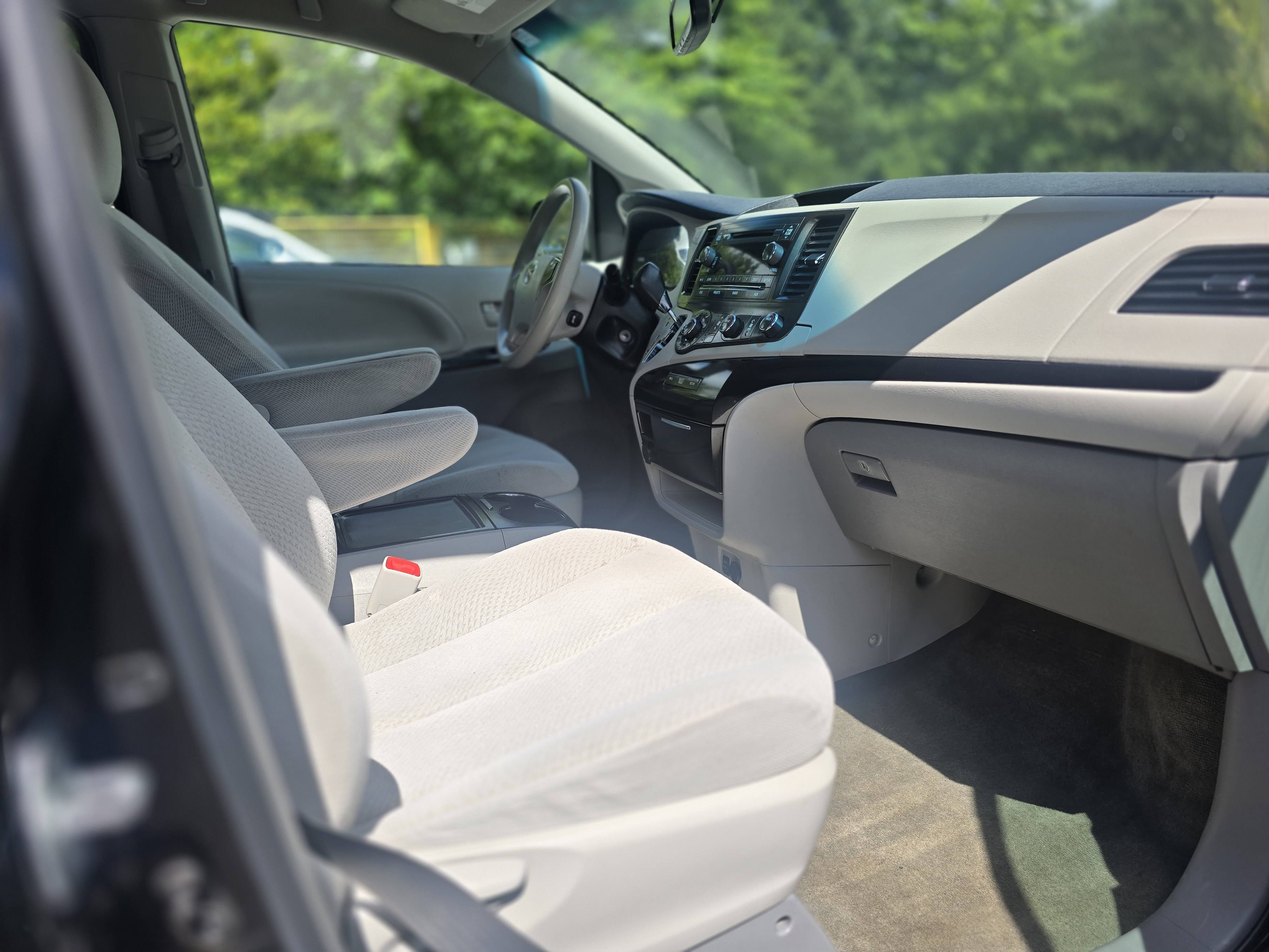 /moryaautosltd/2012-Toyota-Sienna-9440871412729923.jpg