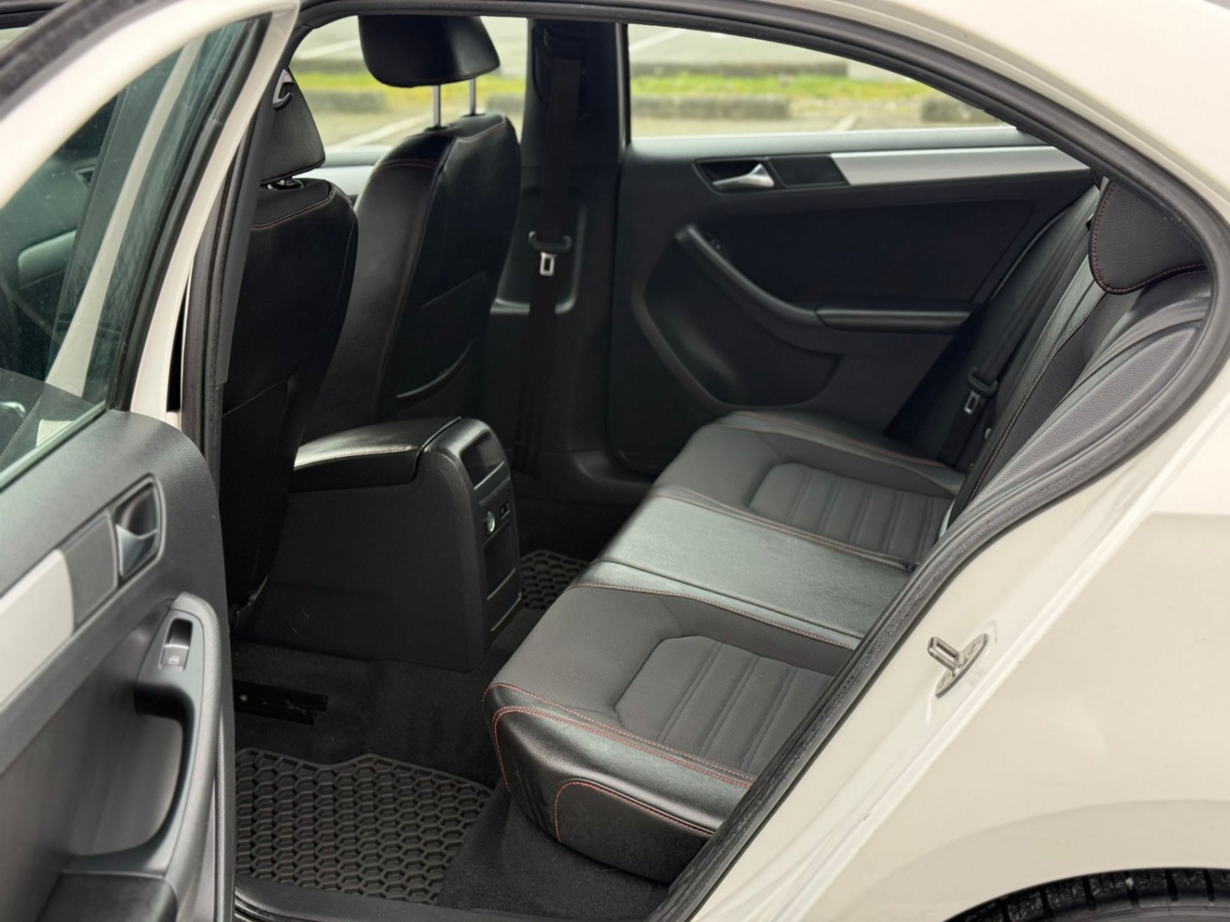 /moryaautosltd/2012-Volkswagen-JettaGLI-29885104394486817.jpg