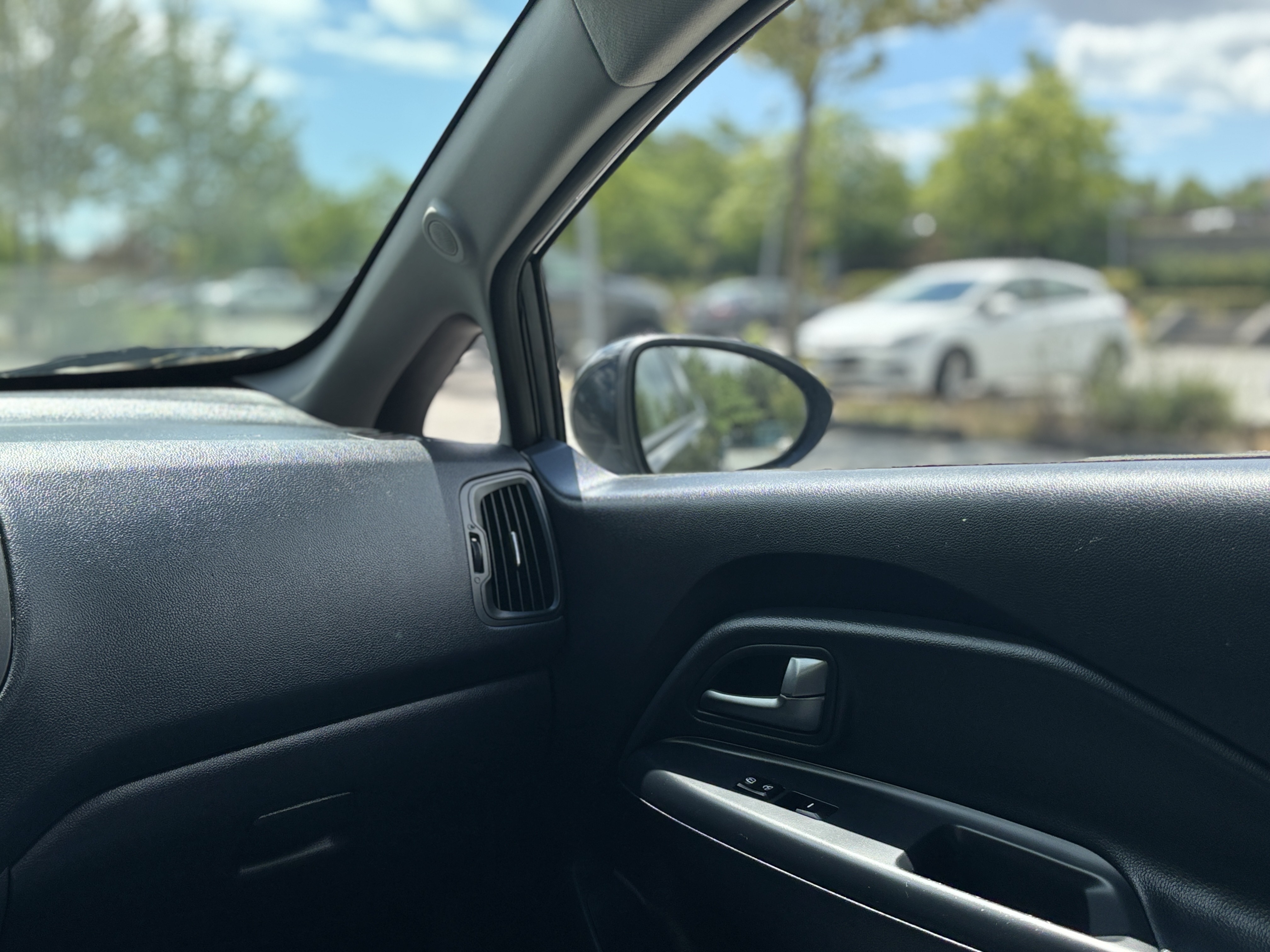 /moryaautosltd/2014-Kia-Rio-16379900708895723.jpg