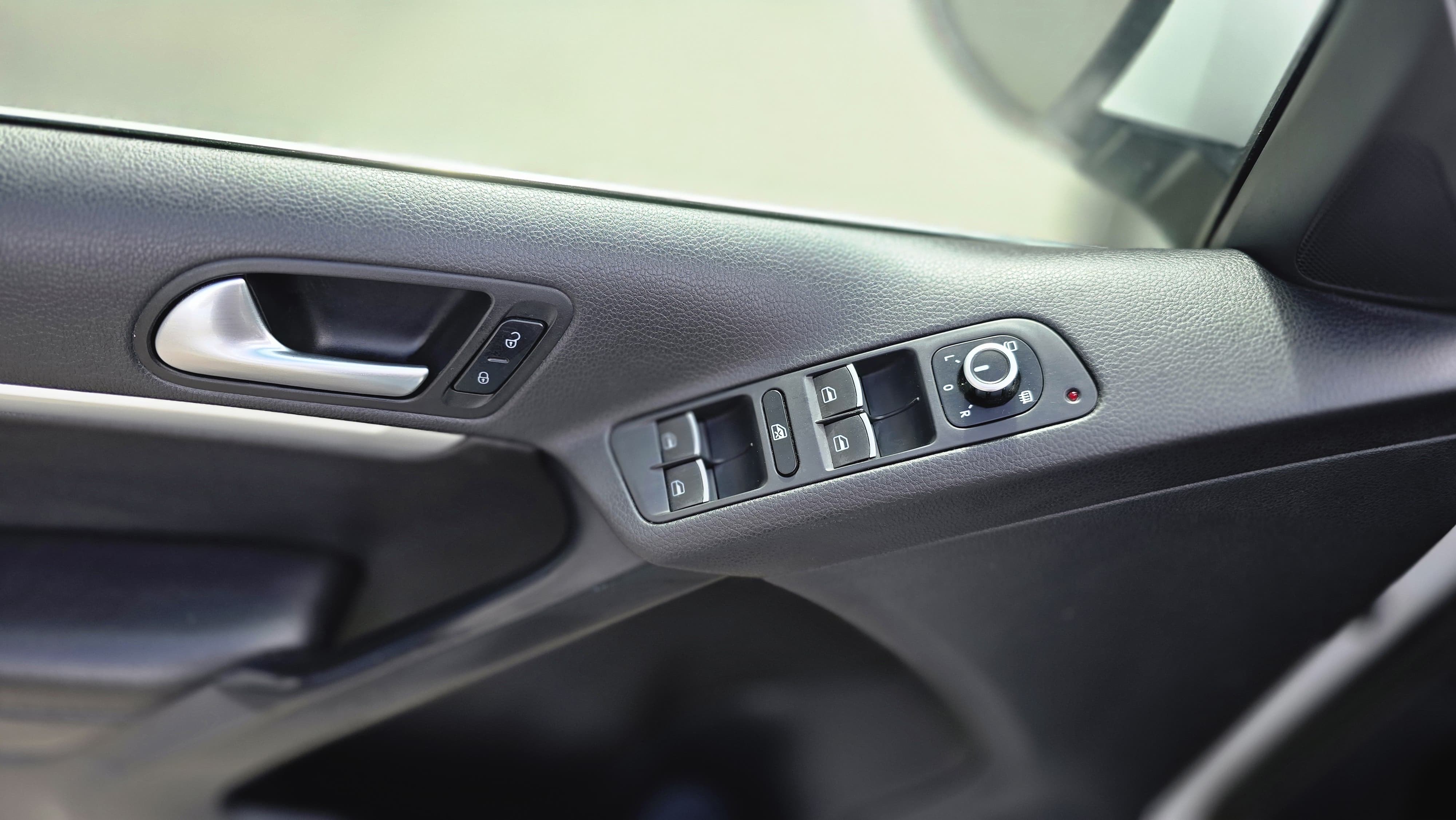 /moryaautosltd/2014-Volkswagen-Tiguan-4703760765917735.jpg