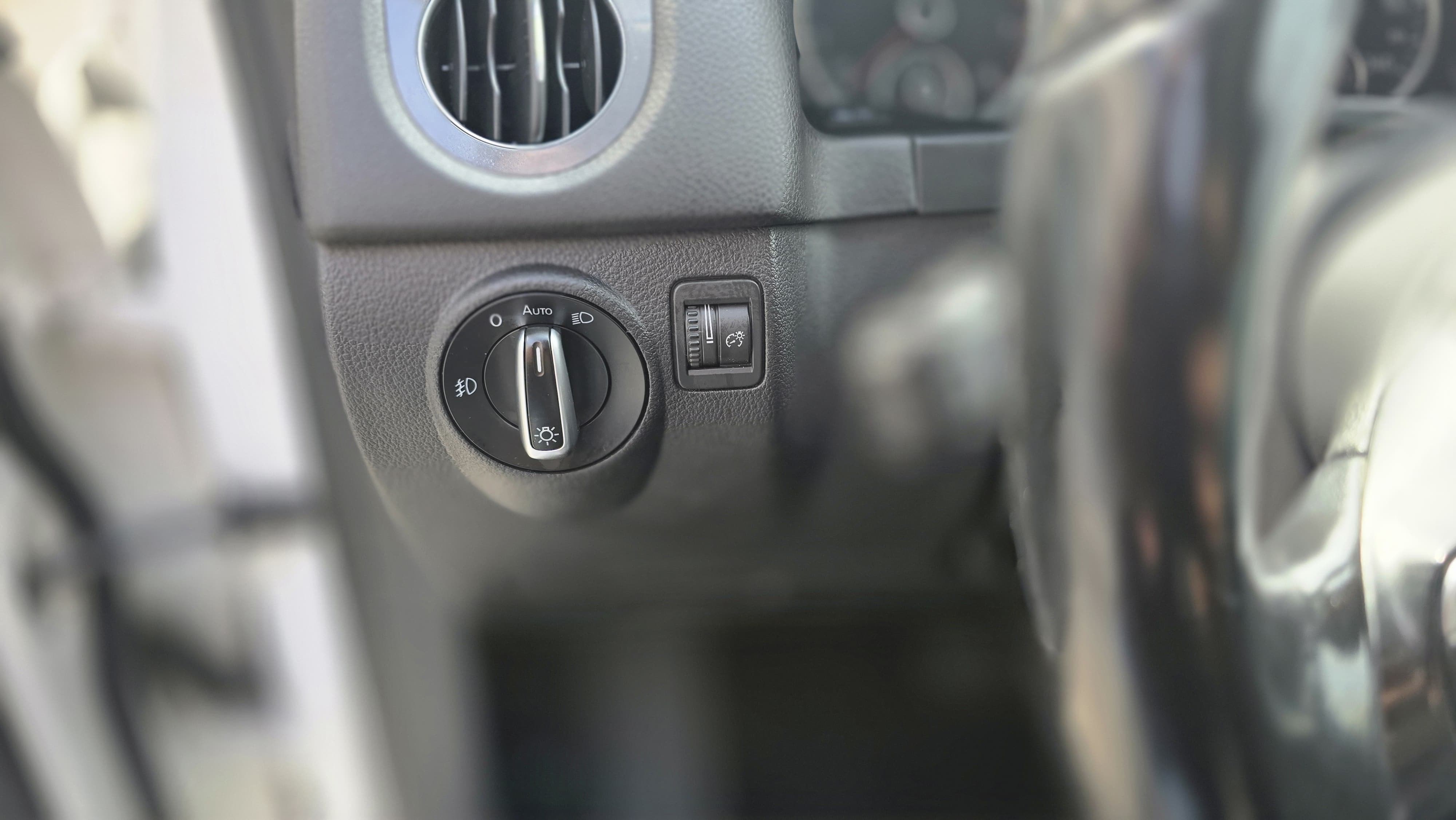 /moryaautosltd/2014-Volkswagen-Tiguan-4950731998636222.jpg