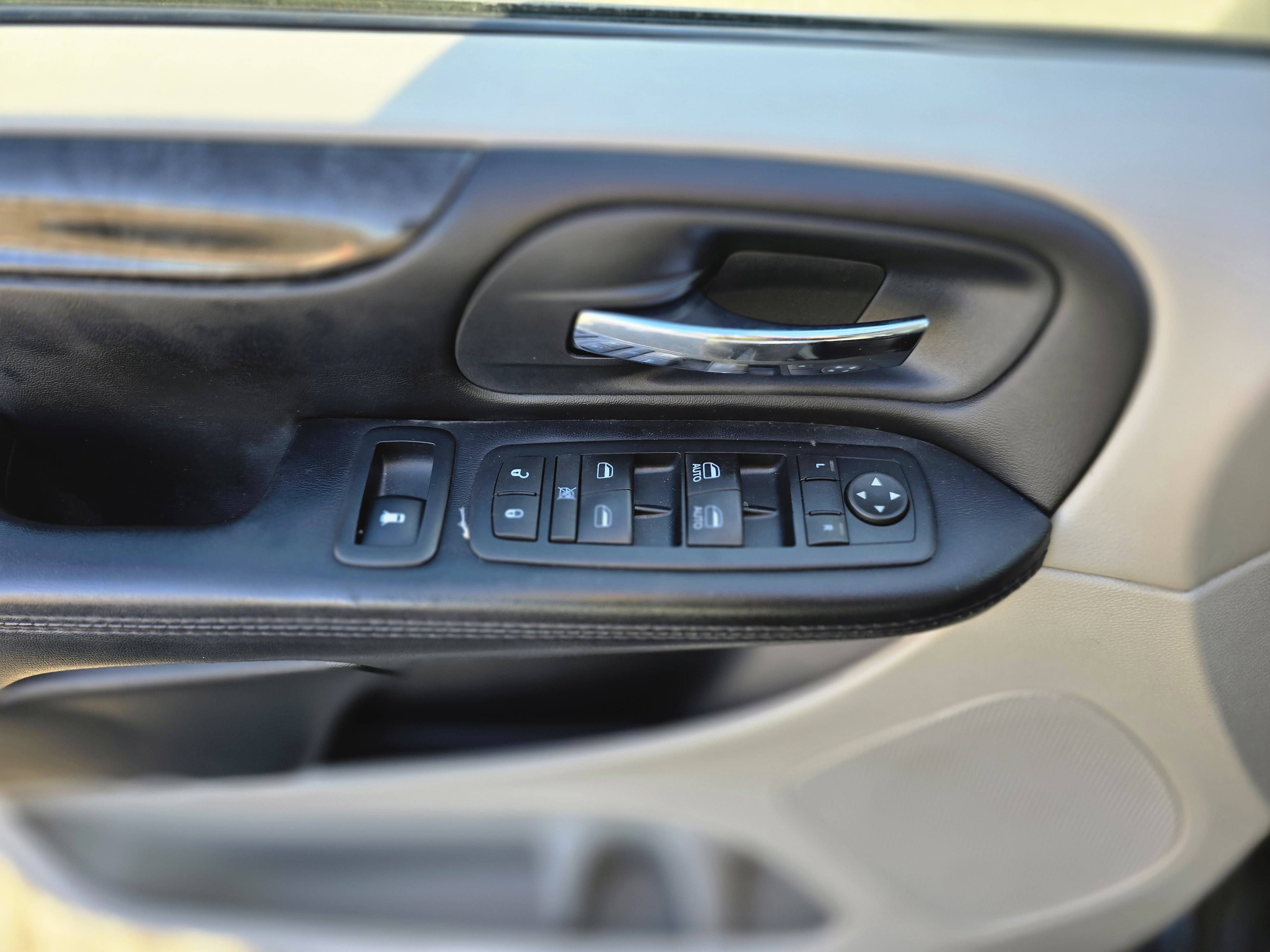 /moryaautosltd/2015-Dodge-GrandCaravan-007135128936114343.jpg