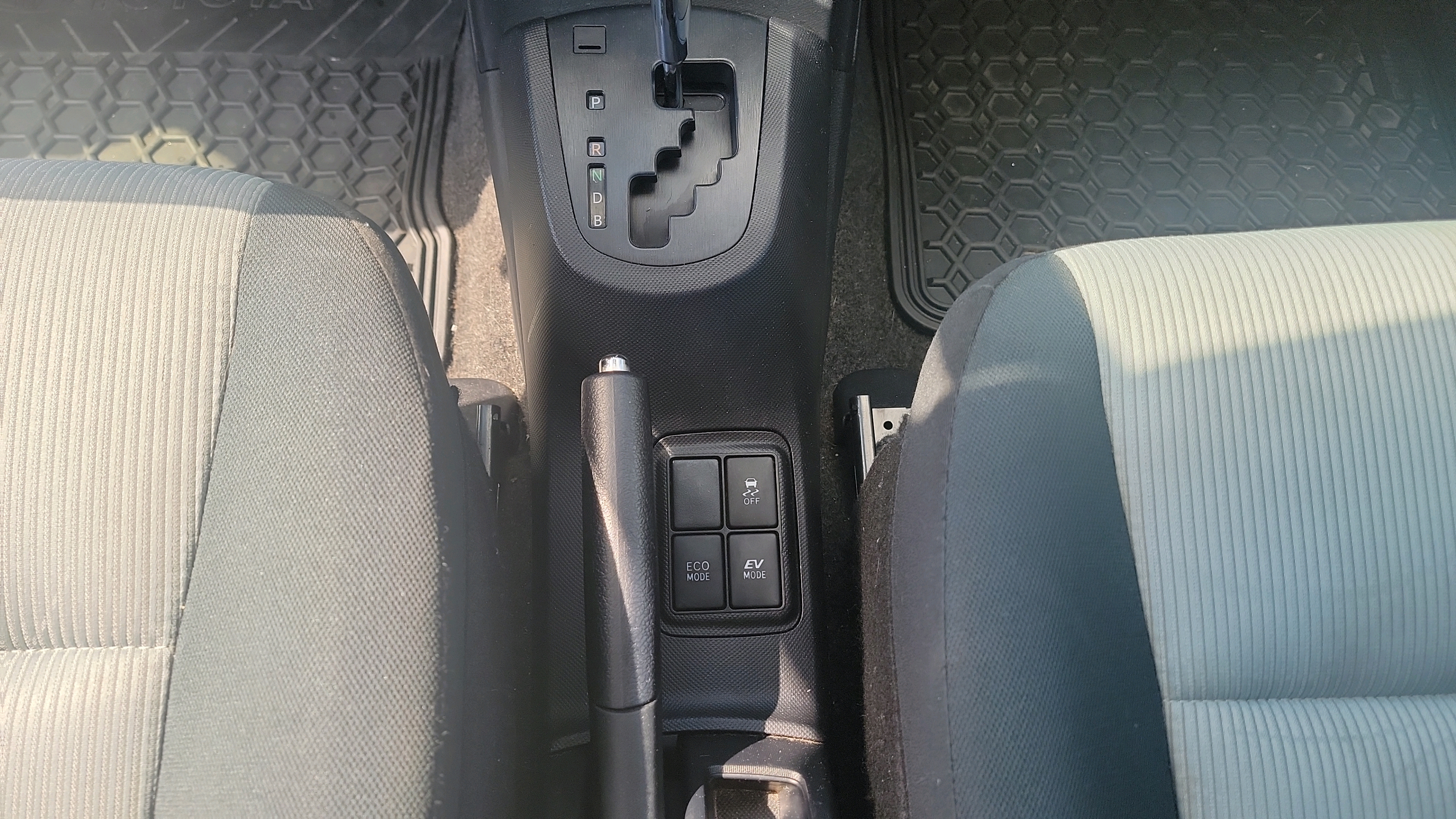 /moryaautosltd/2016-Toyota-Priusc-40408101047049216.jpg