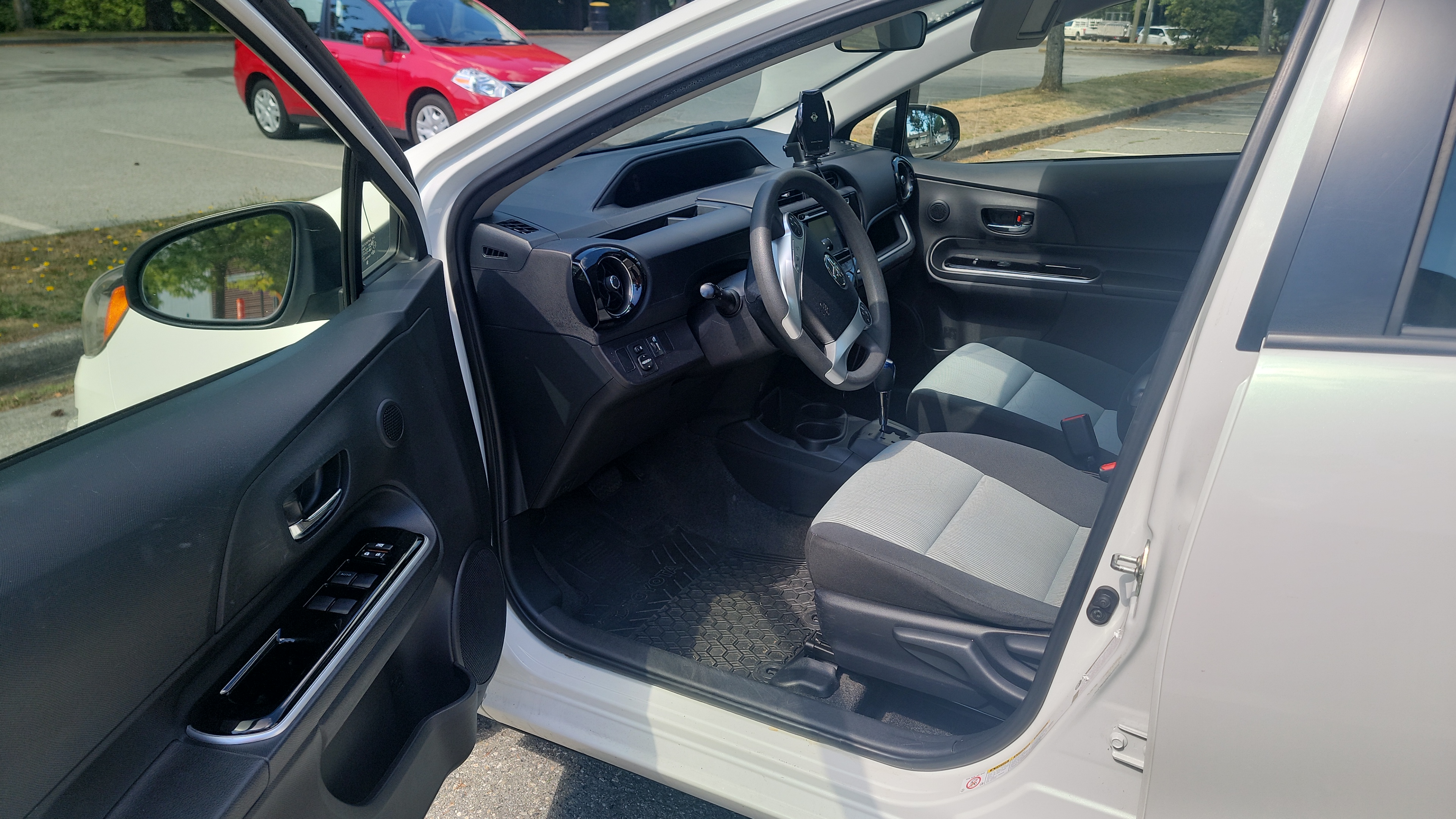 /moryaautosltd/2016-Toyota-Priusc-49844114226436953.jpg