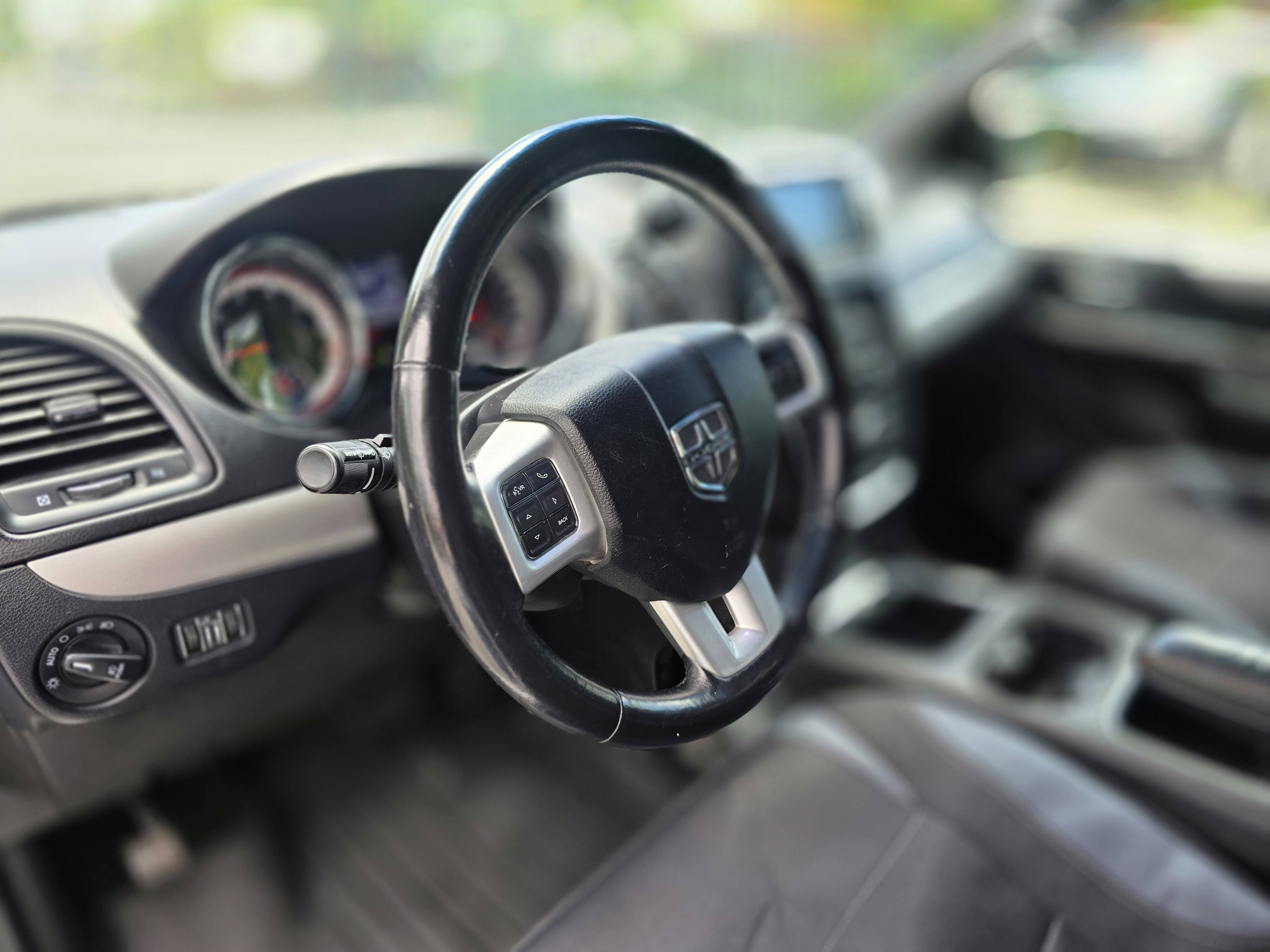 /moryaautosltd/2017-Dodge-GrandCaravan-15732659250668624.jpg