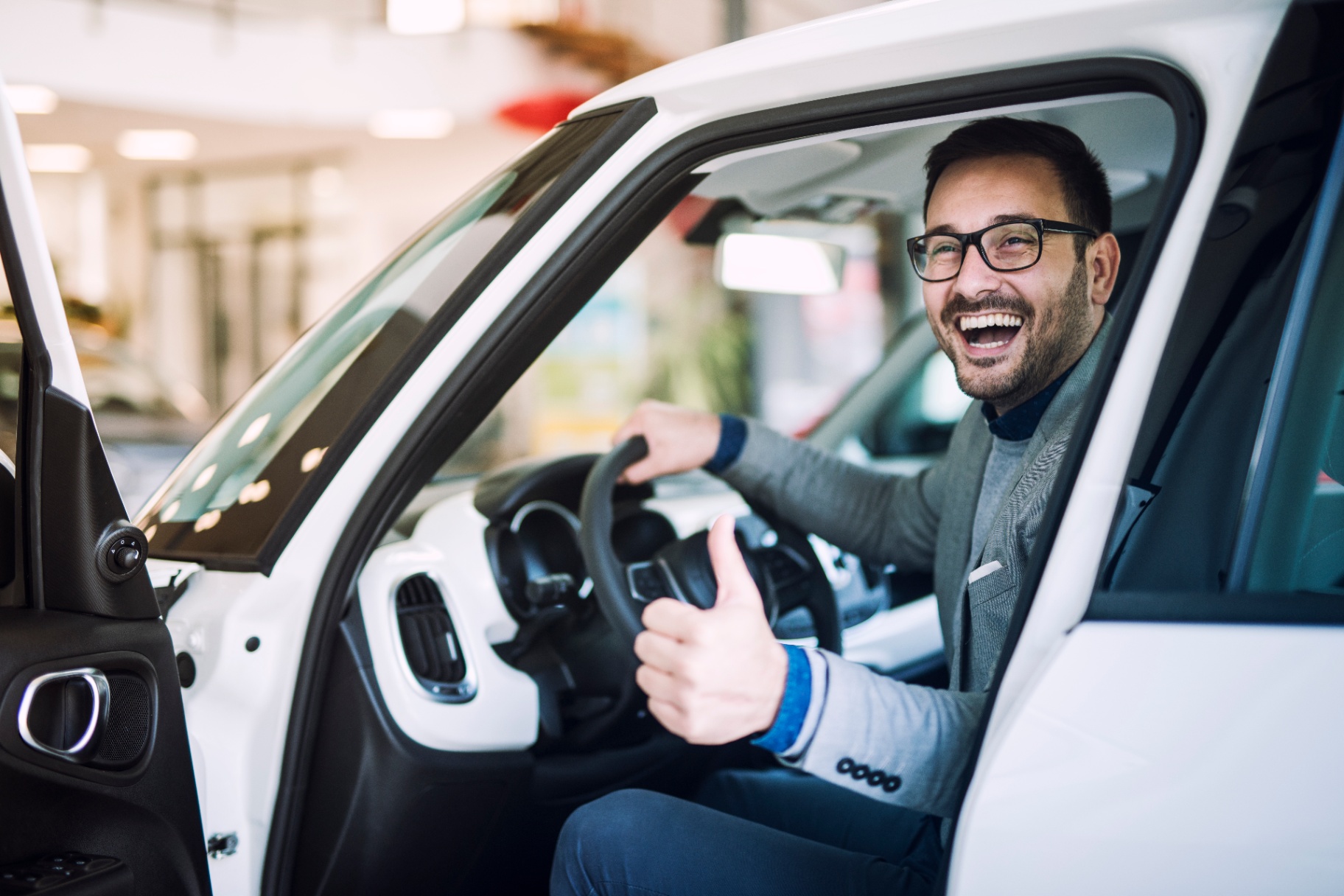 https://image123.azureedge.net/motorsquad/09152159582024932-happy-satisfied-customer-just-bought-brand-new-car-vehicle-dealership.jpg