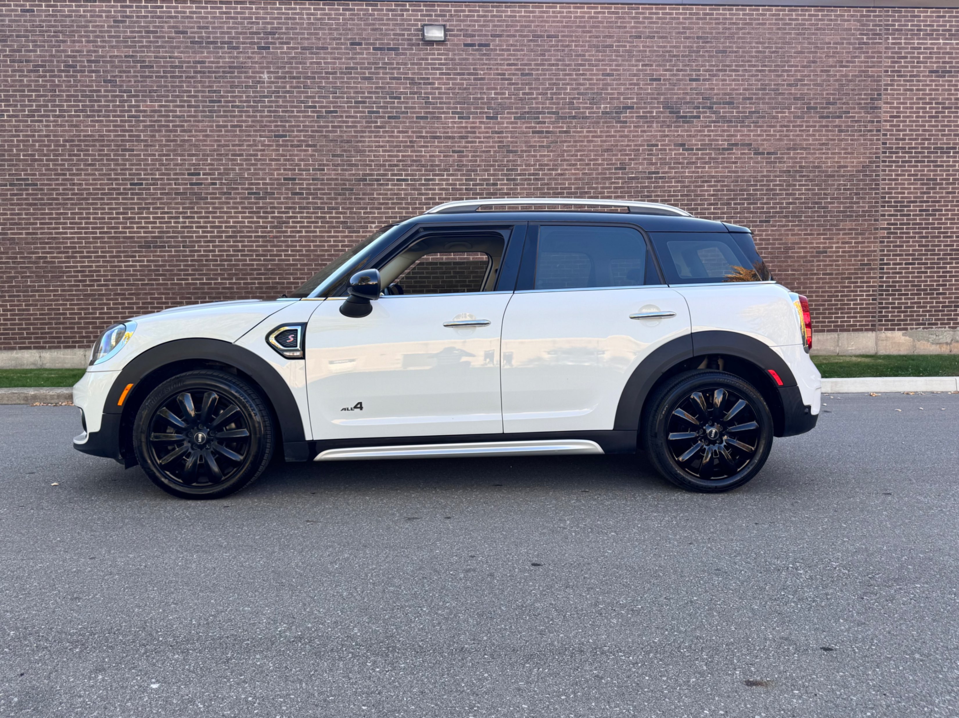 /motorwayautogrouplimited/2017-MINI-CooperHardtop-1503230912703868.jpg