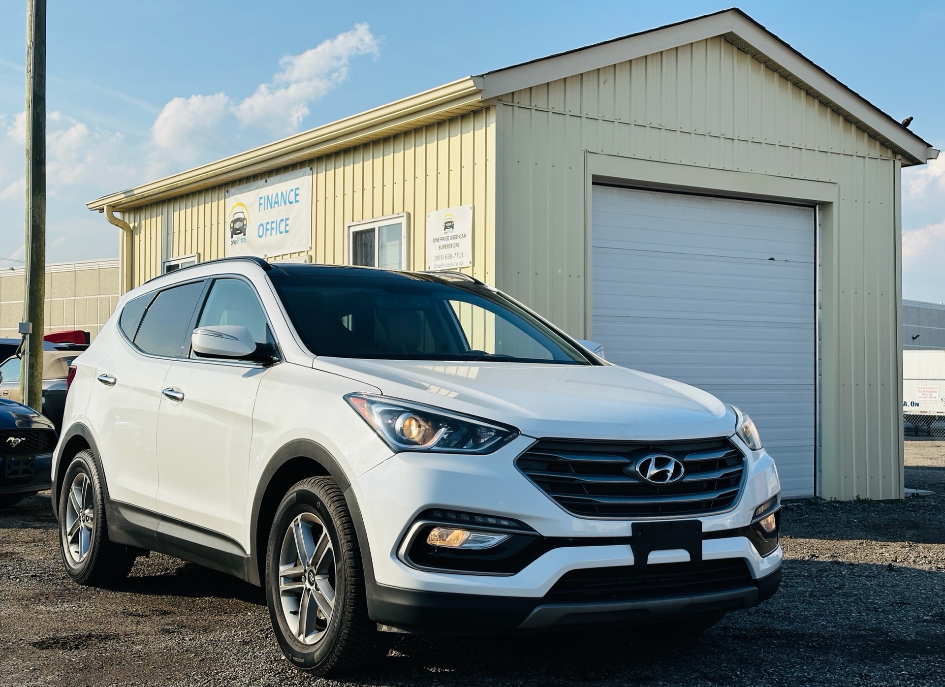 2017 Hyundai Santa Fe LUXURY-LOADED - CLEAN CARFAX!
