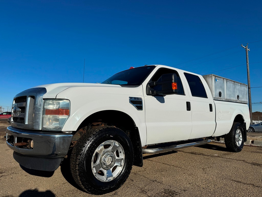 2010 Ford F-350 XLT Crew Cab - 8 FT BOX - TOMMY GATE - CLEAN CARFAX