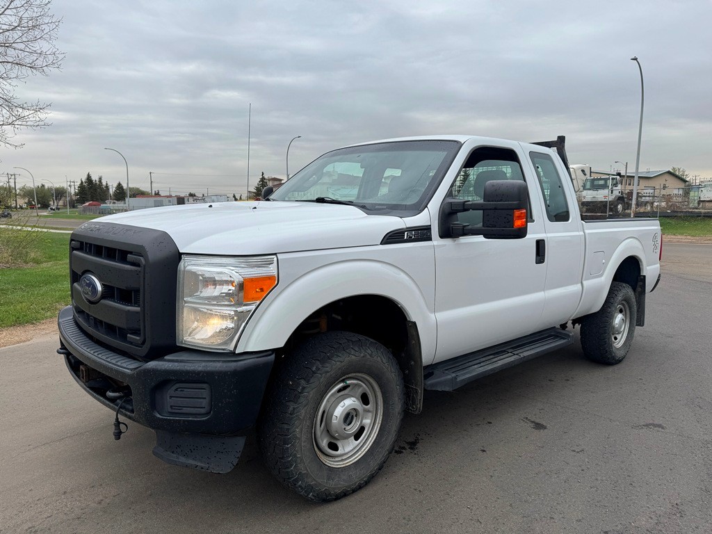 2016 Ford F-250 4WD - CLEAN CAR FAX - SERVICE RECORDS