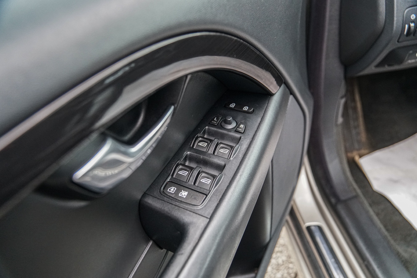 /ontarioqualitymotorsetobicoke/2009-Volvo-V70-7384686655242498.jpg