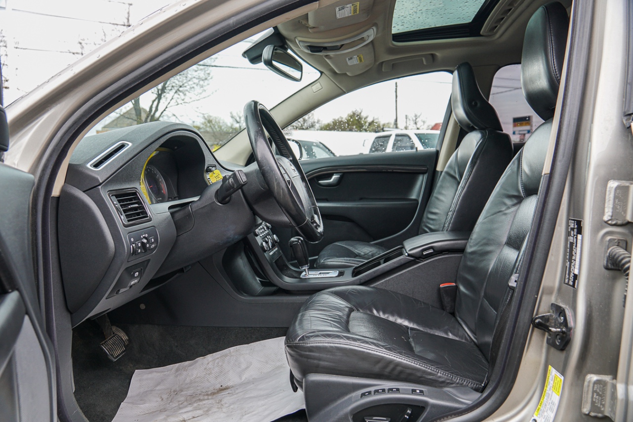 /ontarioqualitymotorsetobicoke/2009-Volvo-V70-8298080846703102.jpg