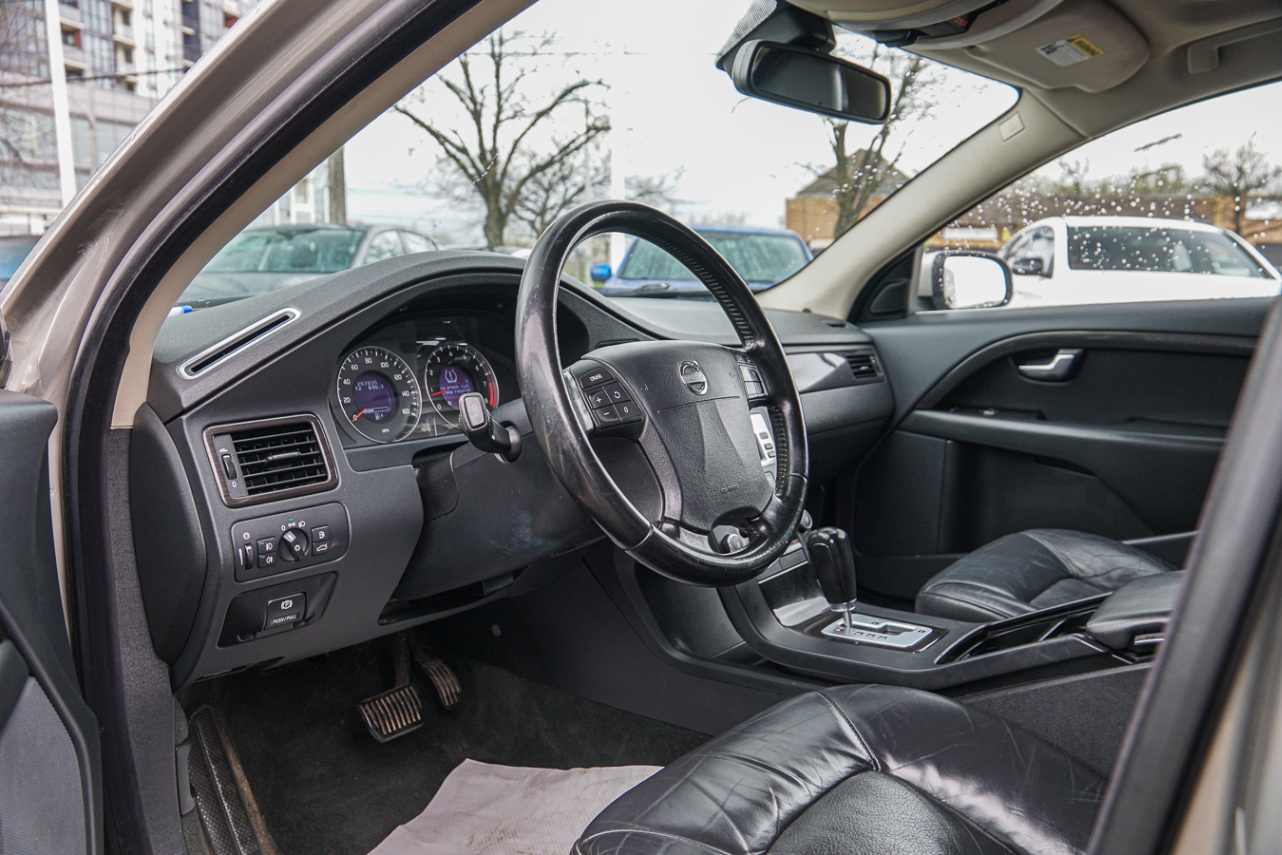 /ontarioqualitymotorsetobicoke/2009-Volvo-V70-8346704012428128.jpg
