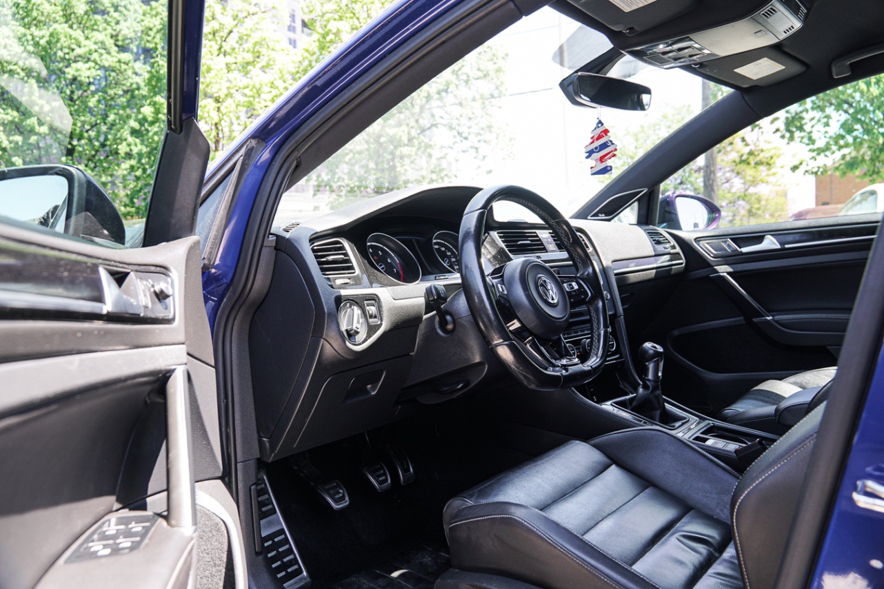 /ontarioqualitymotorsetobicoke/2017-Volkswagen-GolfR-822007669758692.jpg