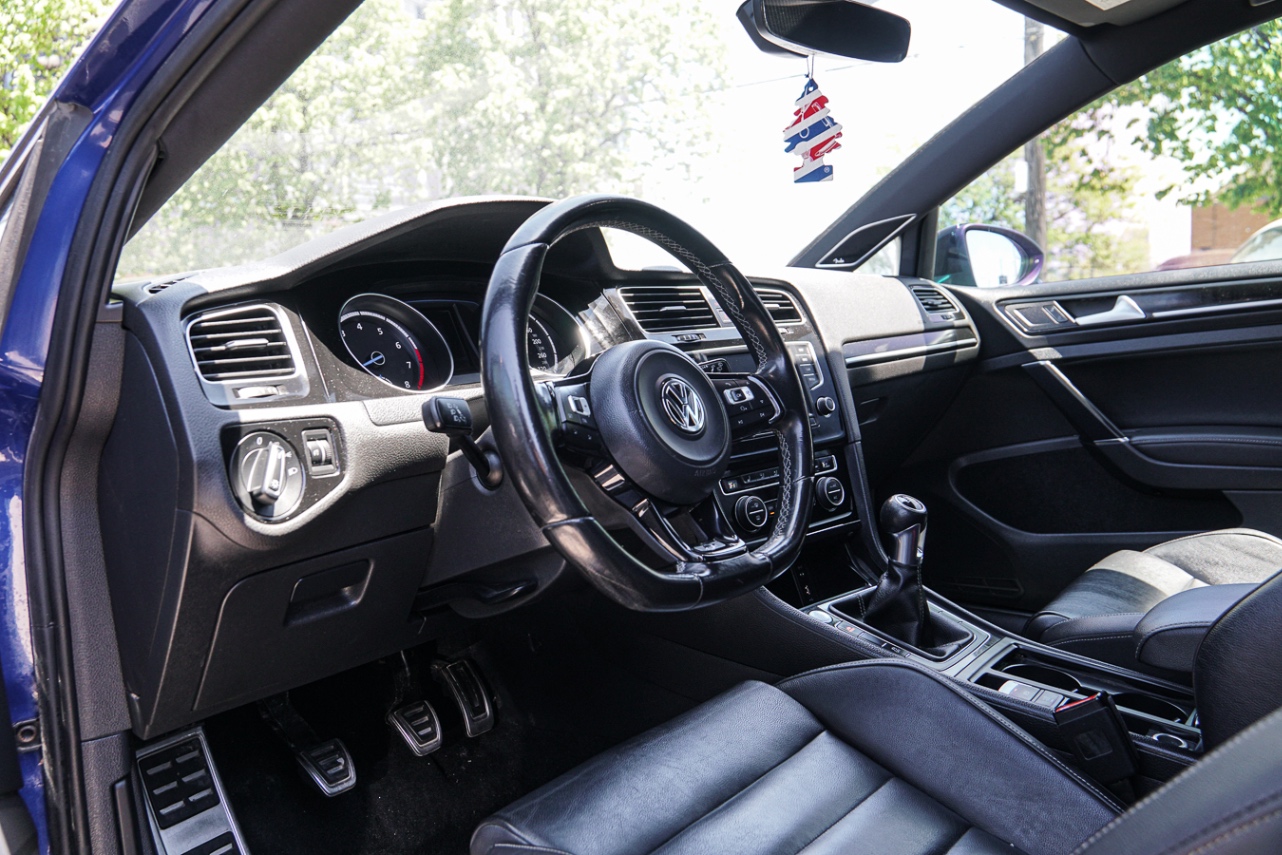 /ontarioqualitymotorsetobicoke/2017-Volkswagen-GolfR-9353894073878886.jpg