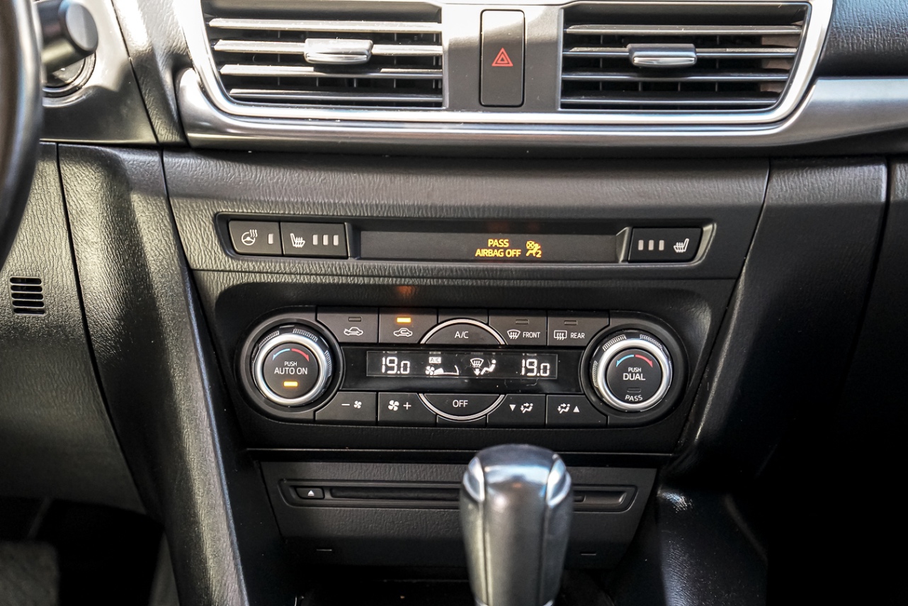 /ontarioqualitymotorsetobicoke/2018-Mazda-Mazda3-12599626617018633.jpg