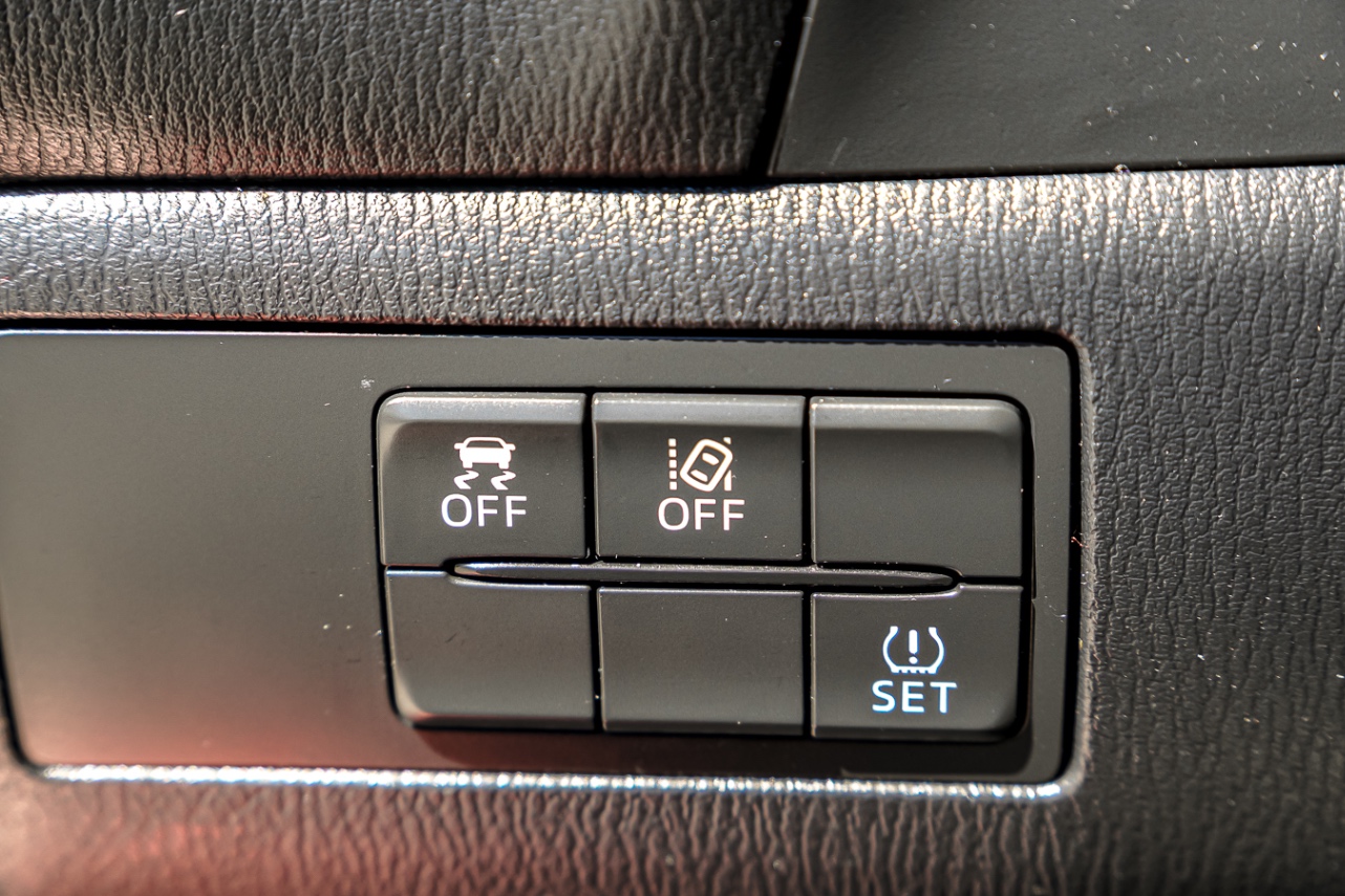/ontarioqualitymotorsetobicoke/2018-Mazda-Mazda3-5384374583040263.jpg