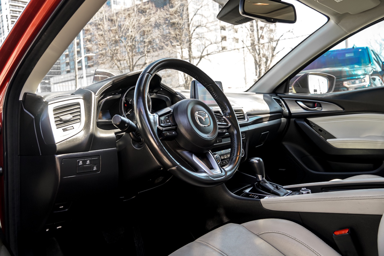 /ontarioqualitymotorsetobicoke/2018-Mazda-Mazda3-613973081624275.jpg