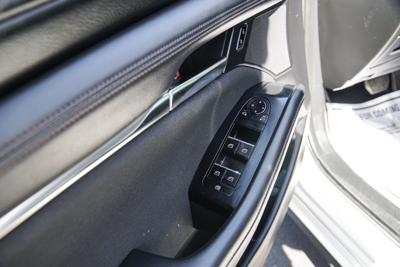 /ontarioqualitymotorsetobicoke/2019-Mazda-Mazda3-5308268700952625.jpg