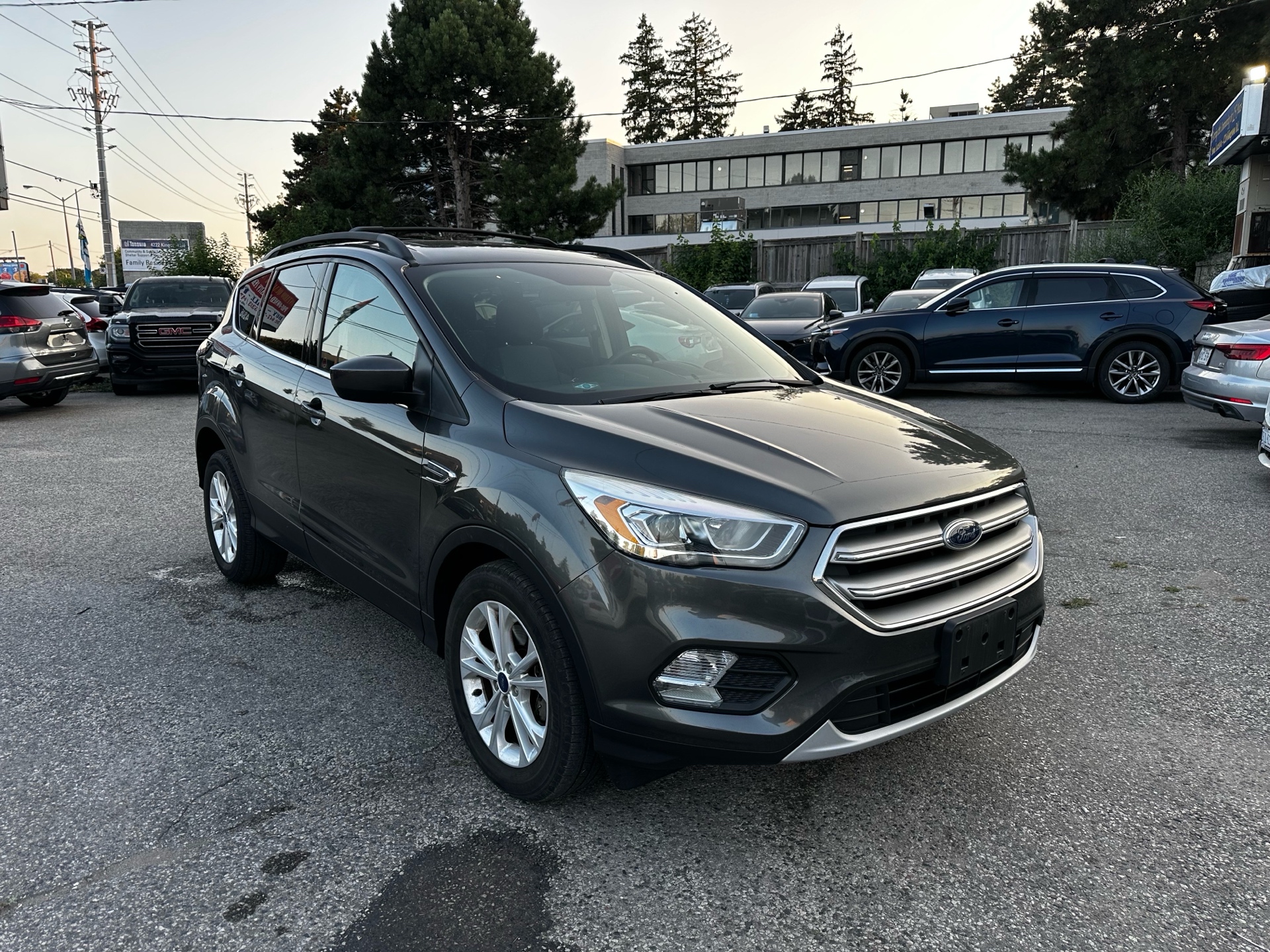 /ontarioqualitymotorsltd/2017-Ford-Escape-8325083169523264.jpg