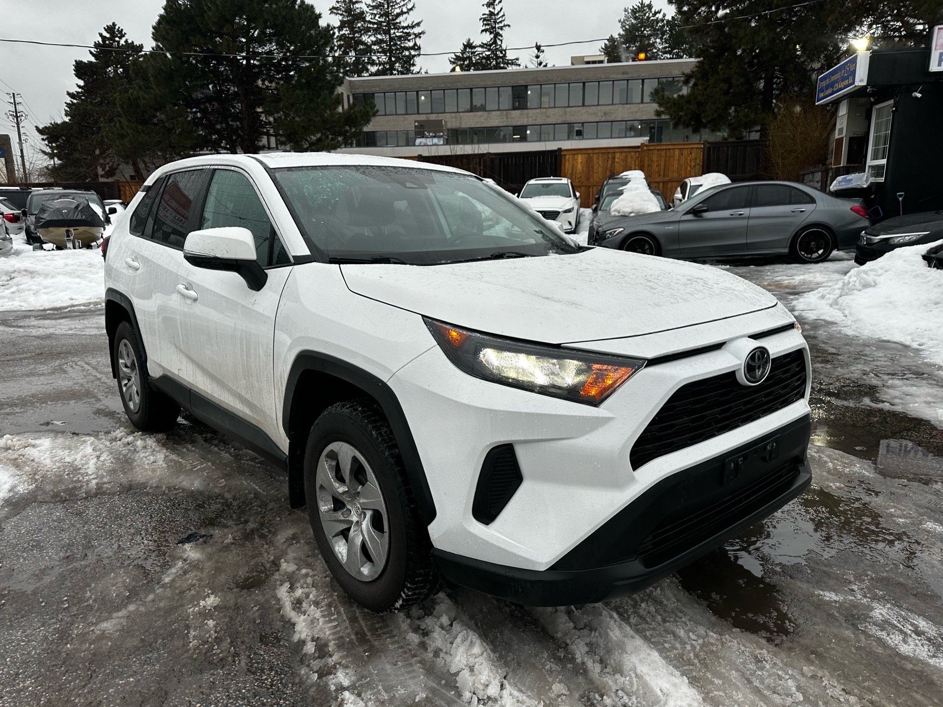 /ontarioqualitymotorsltd/2022-Toyota-RAV4-6718801512641885.jpg