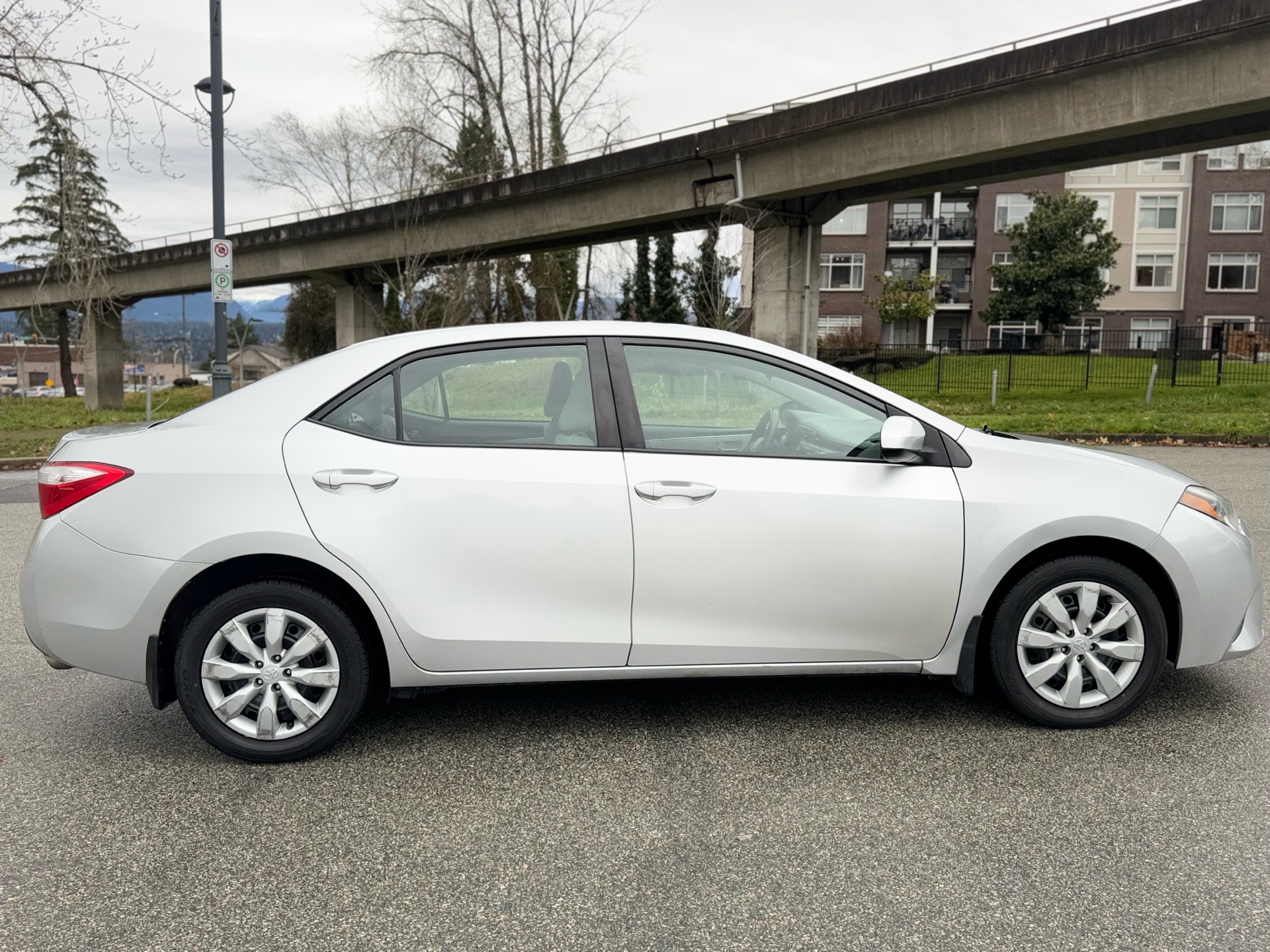 /parwazautomotiveltd/2015-Toyota-Corolla-9747745016960001.jpg