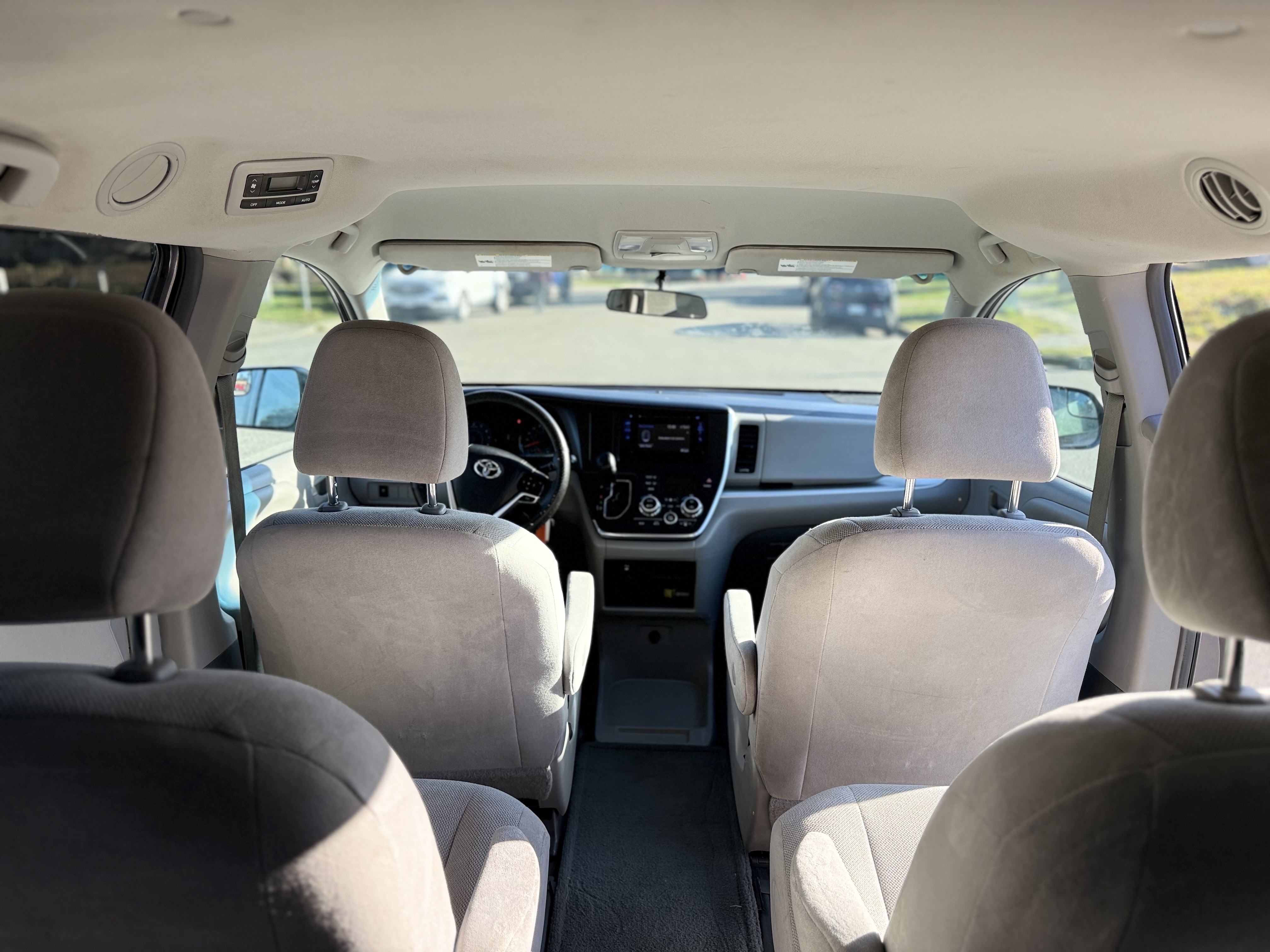 /parwazautomotiveltd/2015-Toyota-Sienna-08811916852213098.jpg