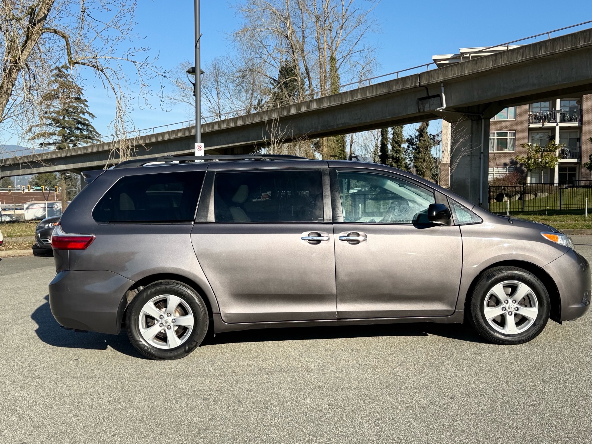 /parwazautomotiveltd/2015-Toyota-Sienna-1100760263178433.jpg