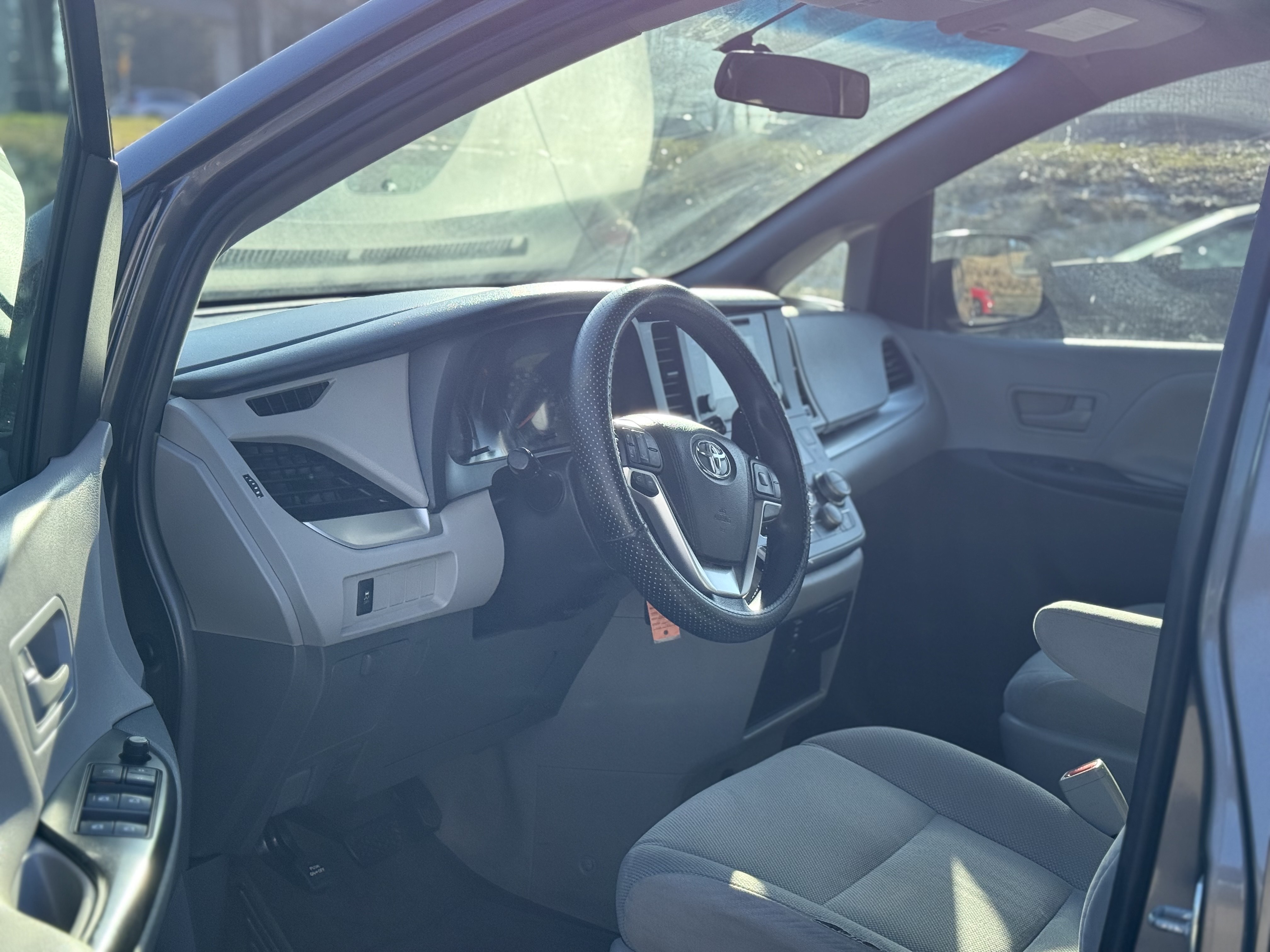 /parwazautomotiveltd/2015-Toyota-Sienna-2951756882705776.jpg