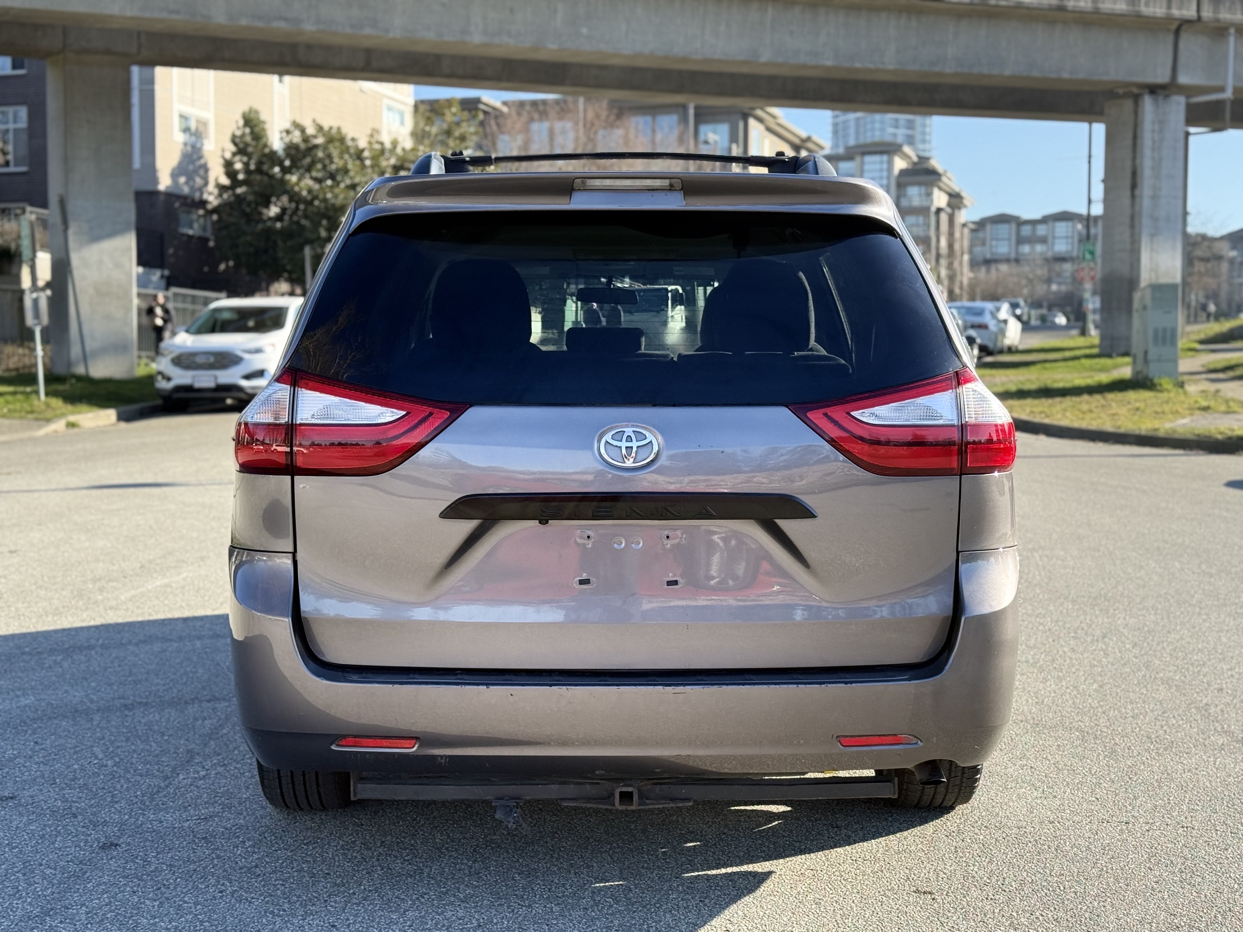 /parwazautomotiveltd/2015-Toyota-Sienna-45465489490930633.jpg
